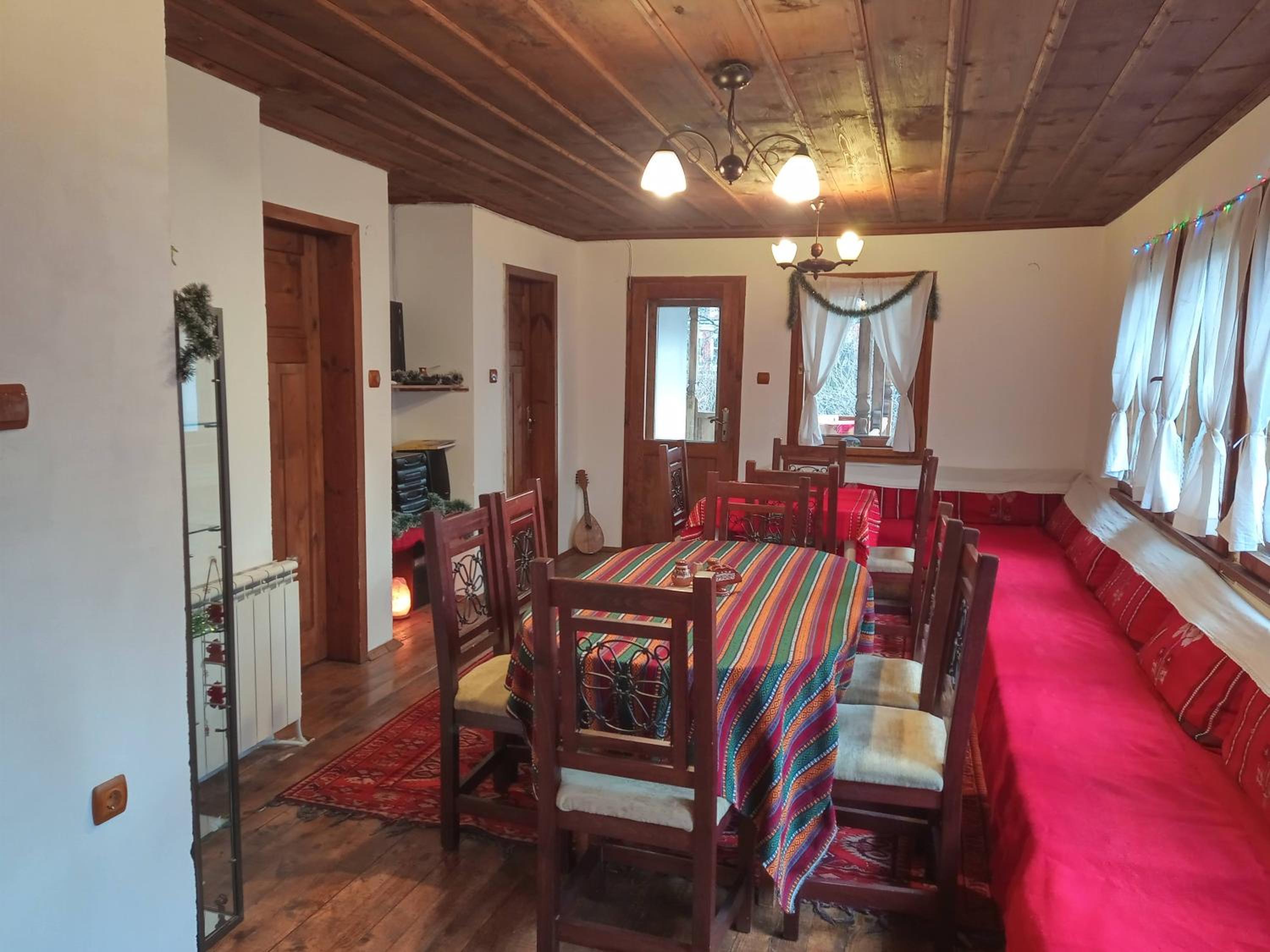 Villa Lyutovi Holiday Home