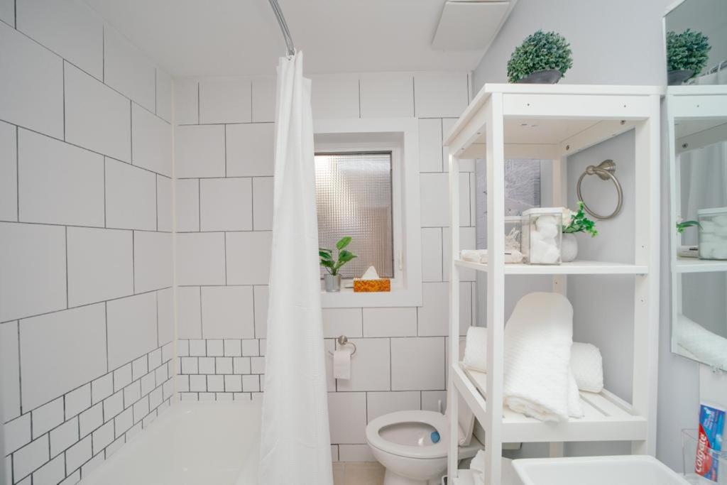 Cozy 3 Bedroom Contemporary Home With Free Parking
