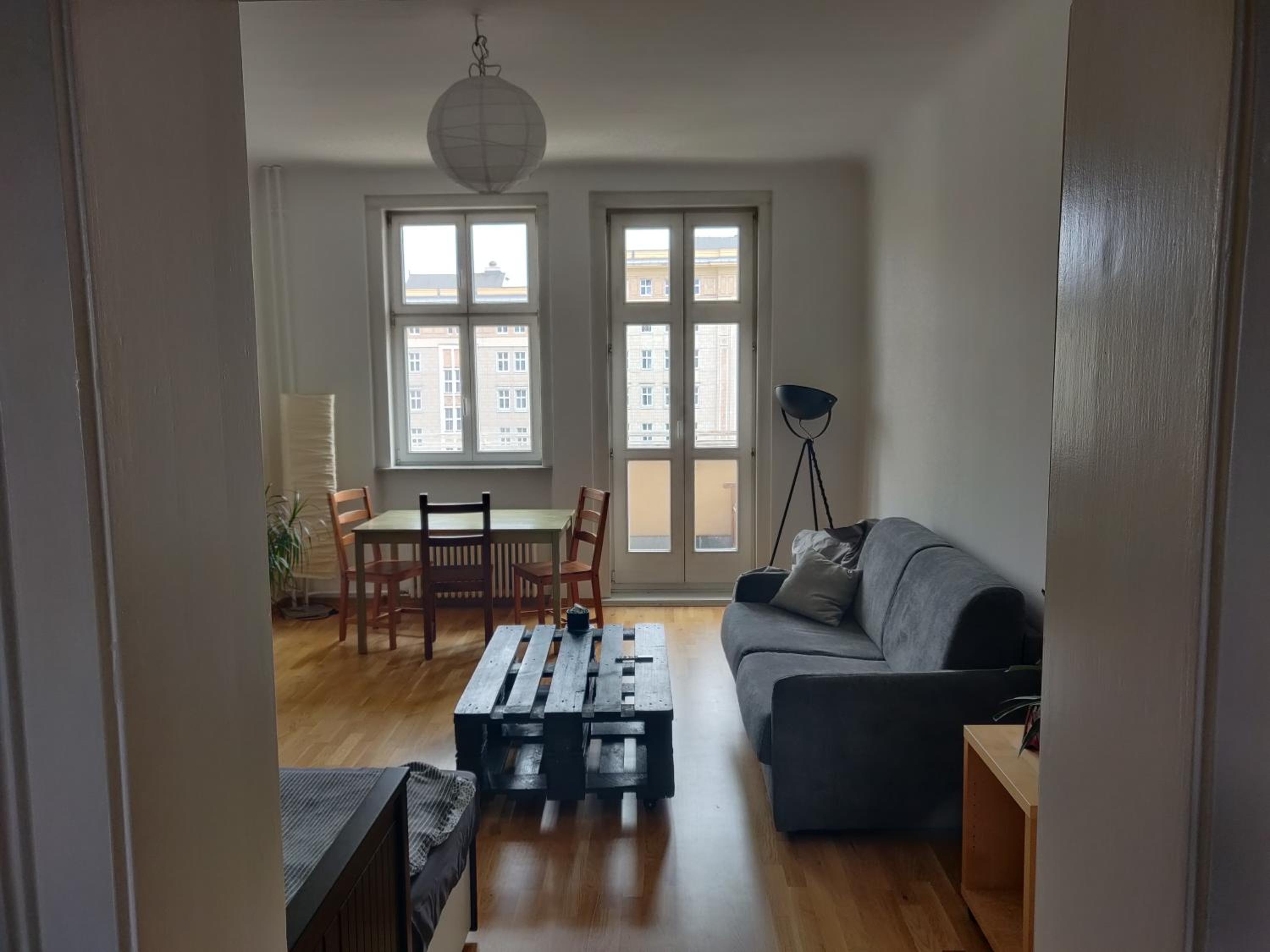 Zwei Charmante Privatzimmer mit Wohnbereich in zentraler Berliner Wohnung