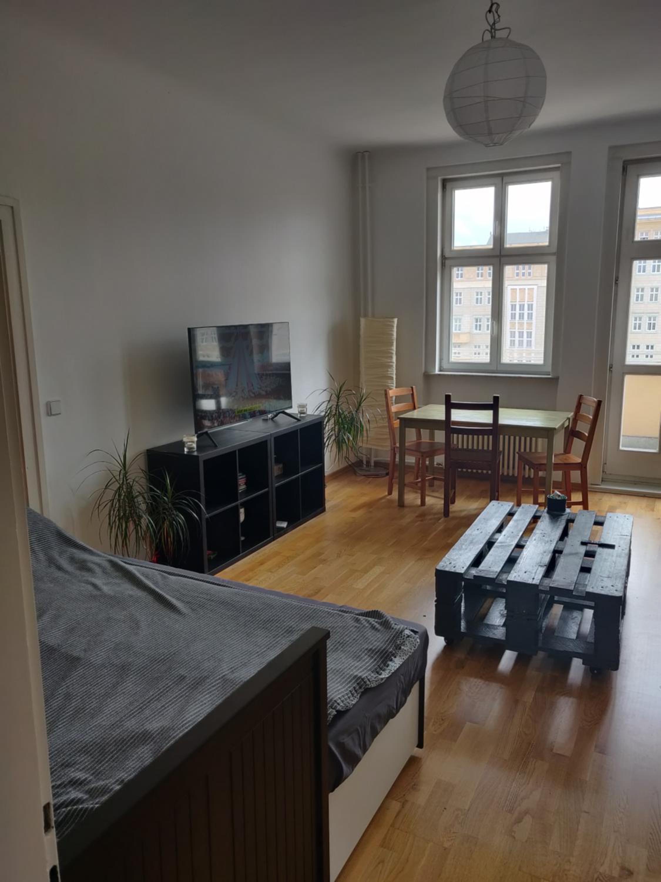 Zwei Charmante Privatzimmer mit Wohnbereich in zentraler Berliner Wohnung