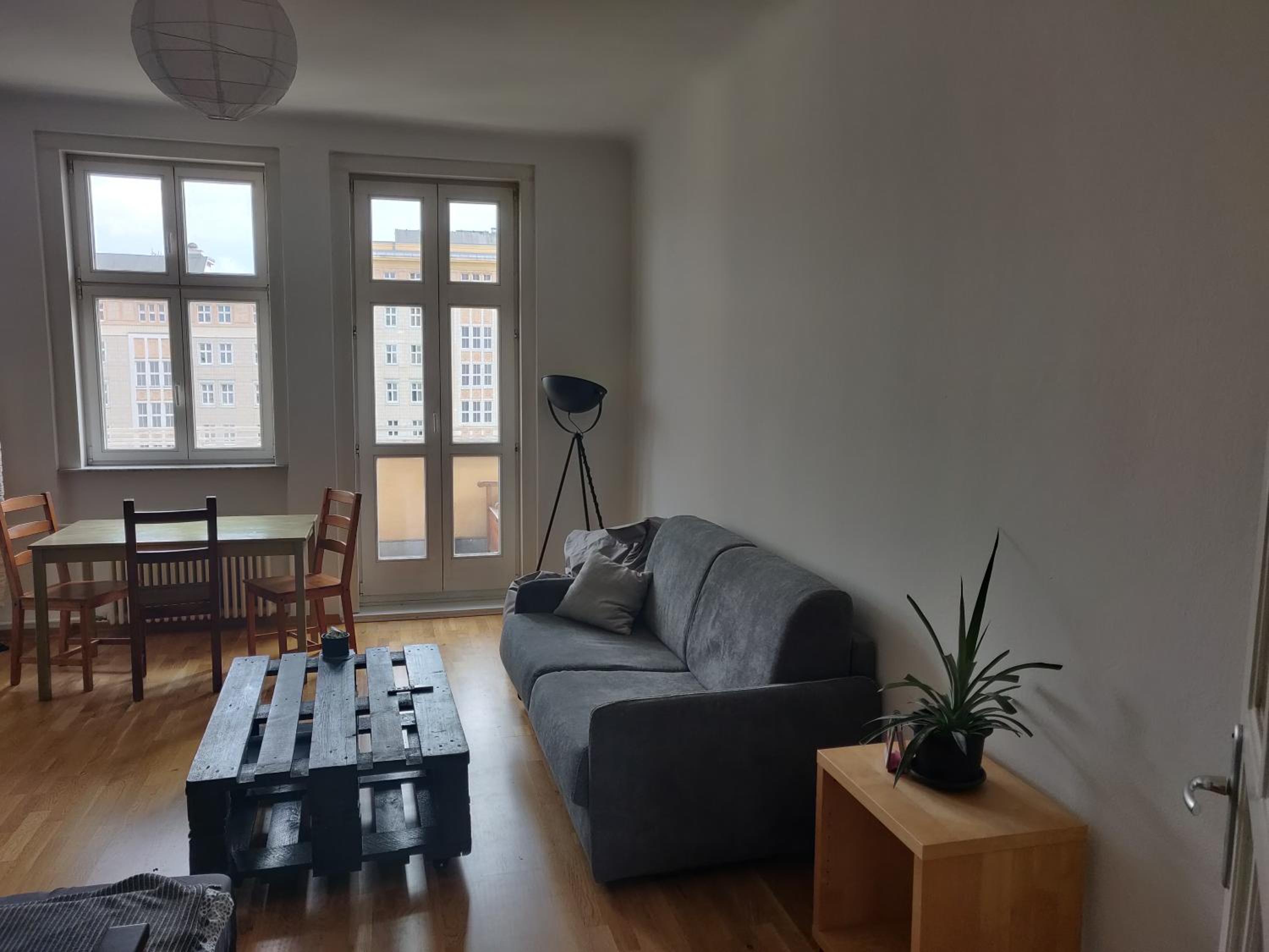 Zwei Charmante Privatzimmer mit Wohnbereich in zentraler Berliner Wohnung