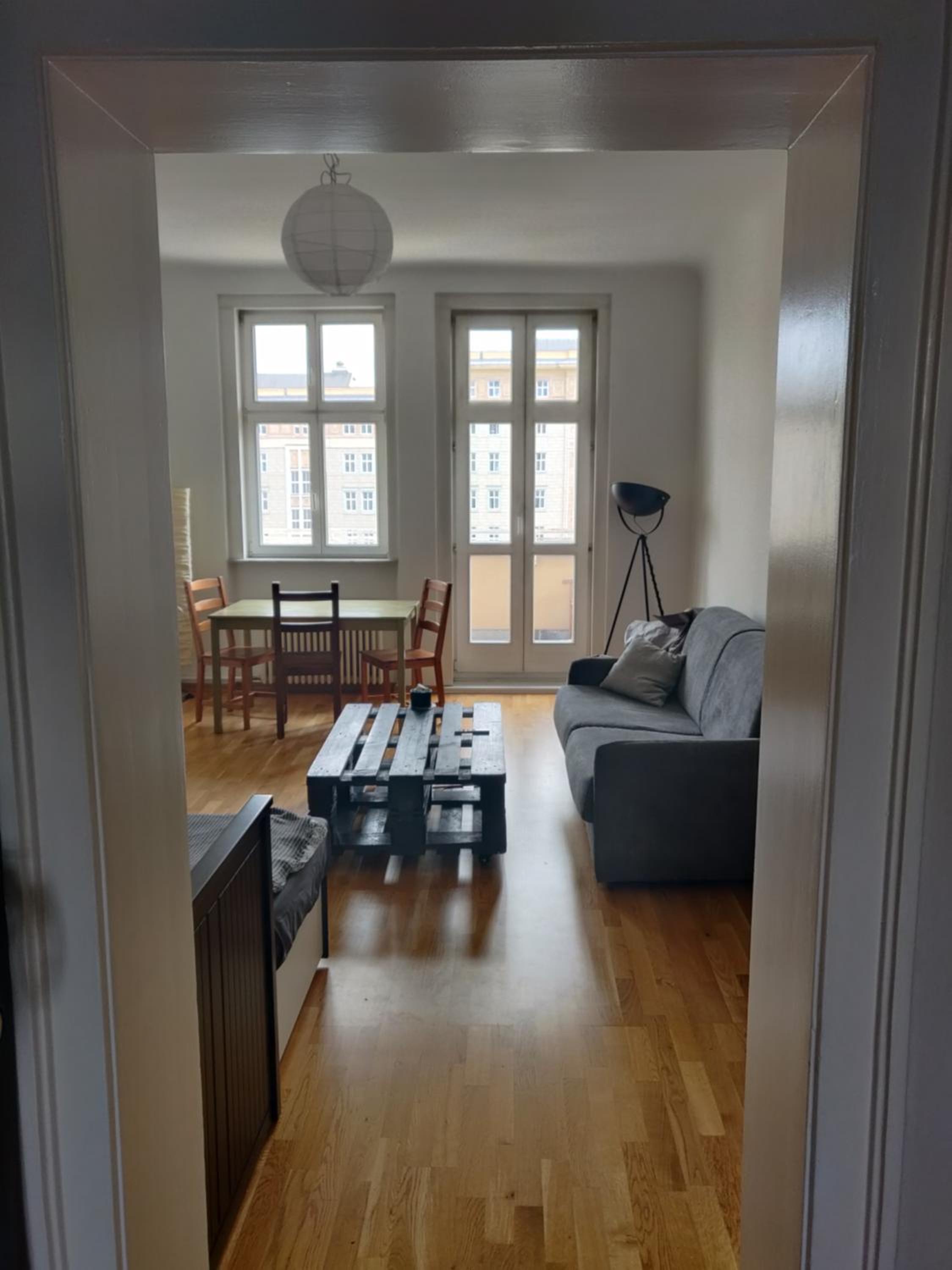 Zwei Charmante Privatzimmer mit Wohnbereich in zentraler Berliner Wohnung