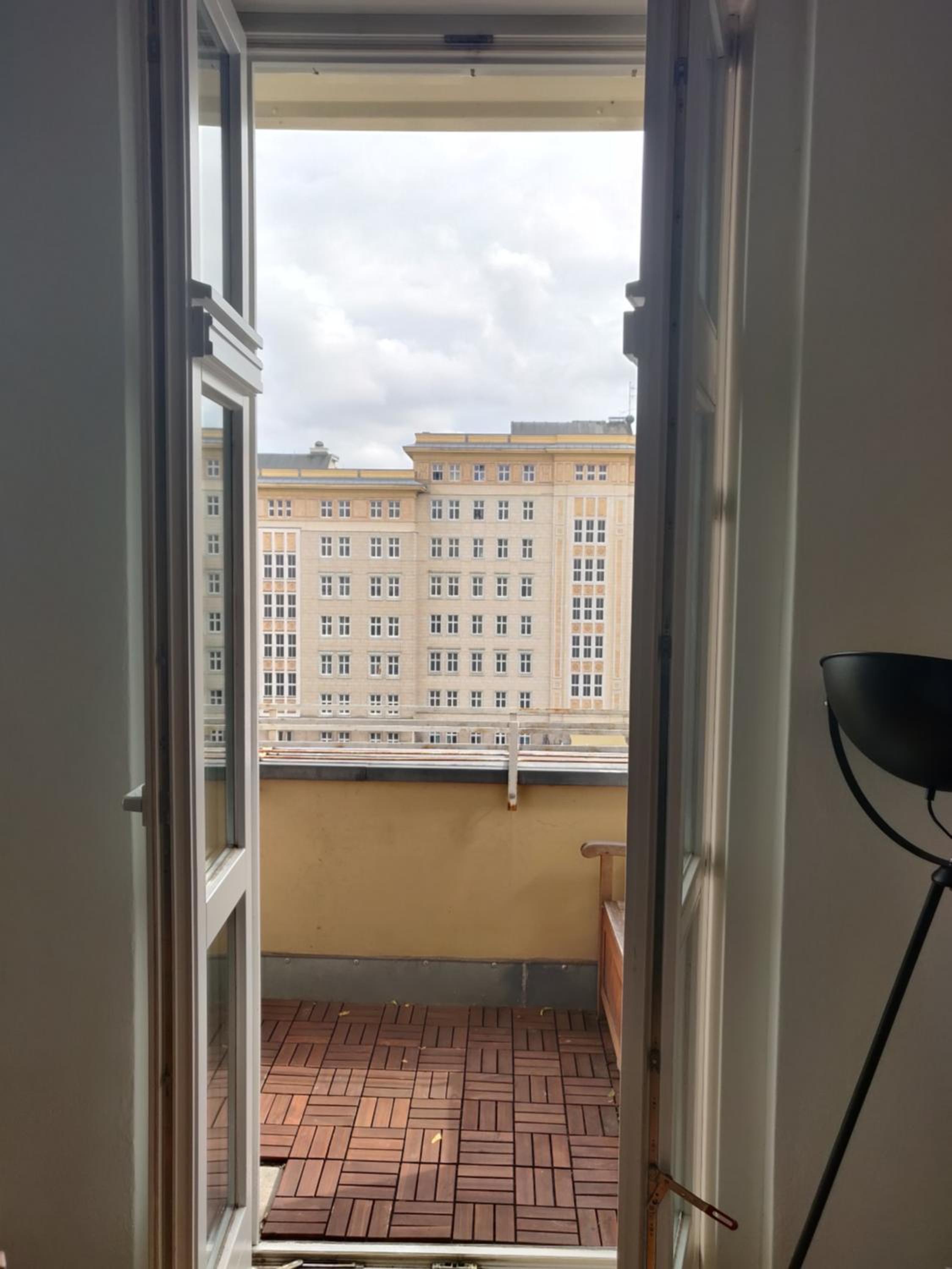Zwei Charmante Privatzimmer mit Wohnbereich in zentraler Berliner Wohnung