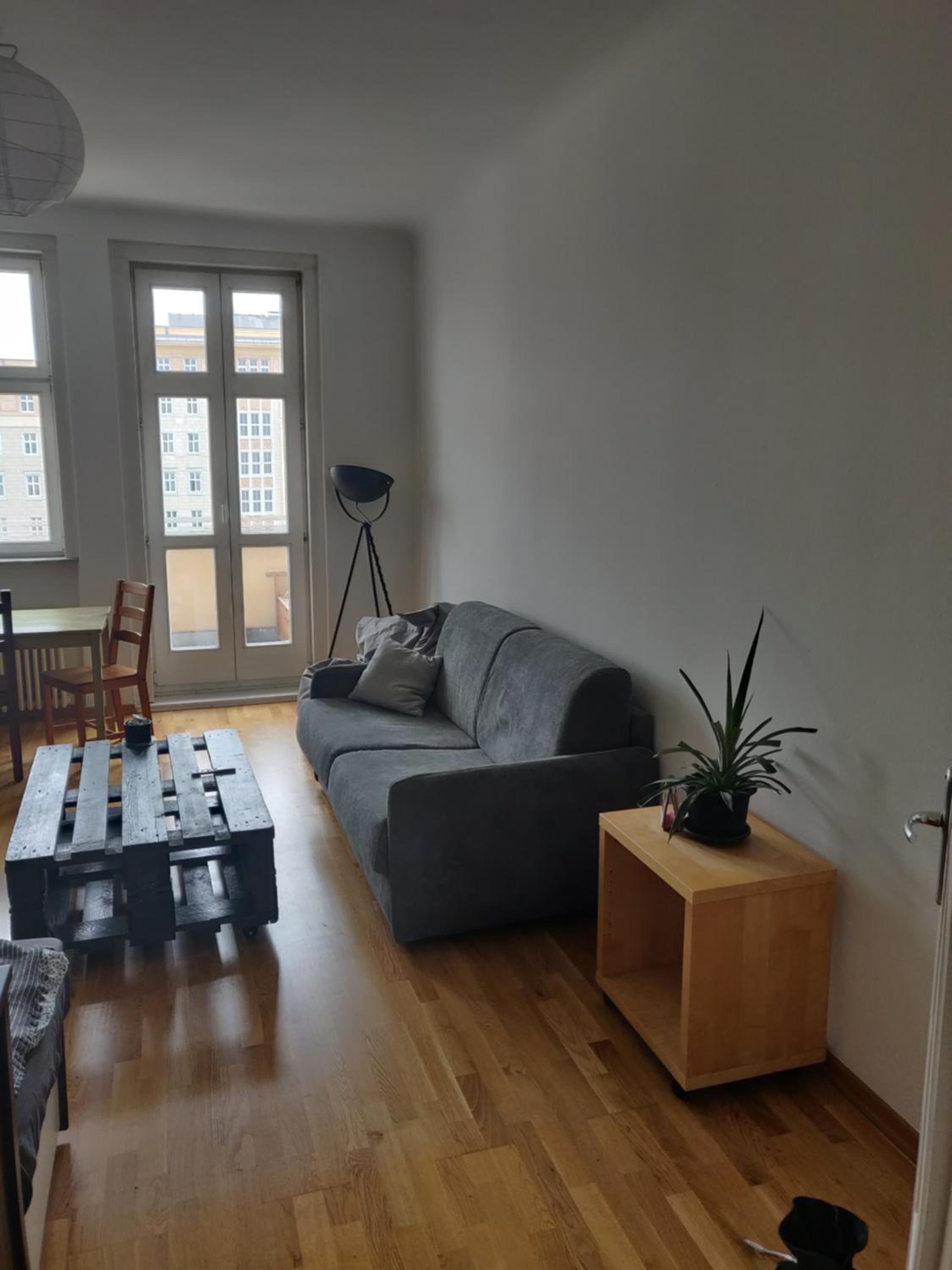 Zwei Charmante Privatzimmer mit Wohnbereich in zentraler Berliner Wohnung