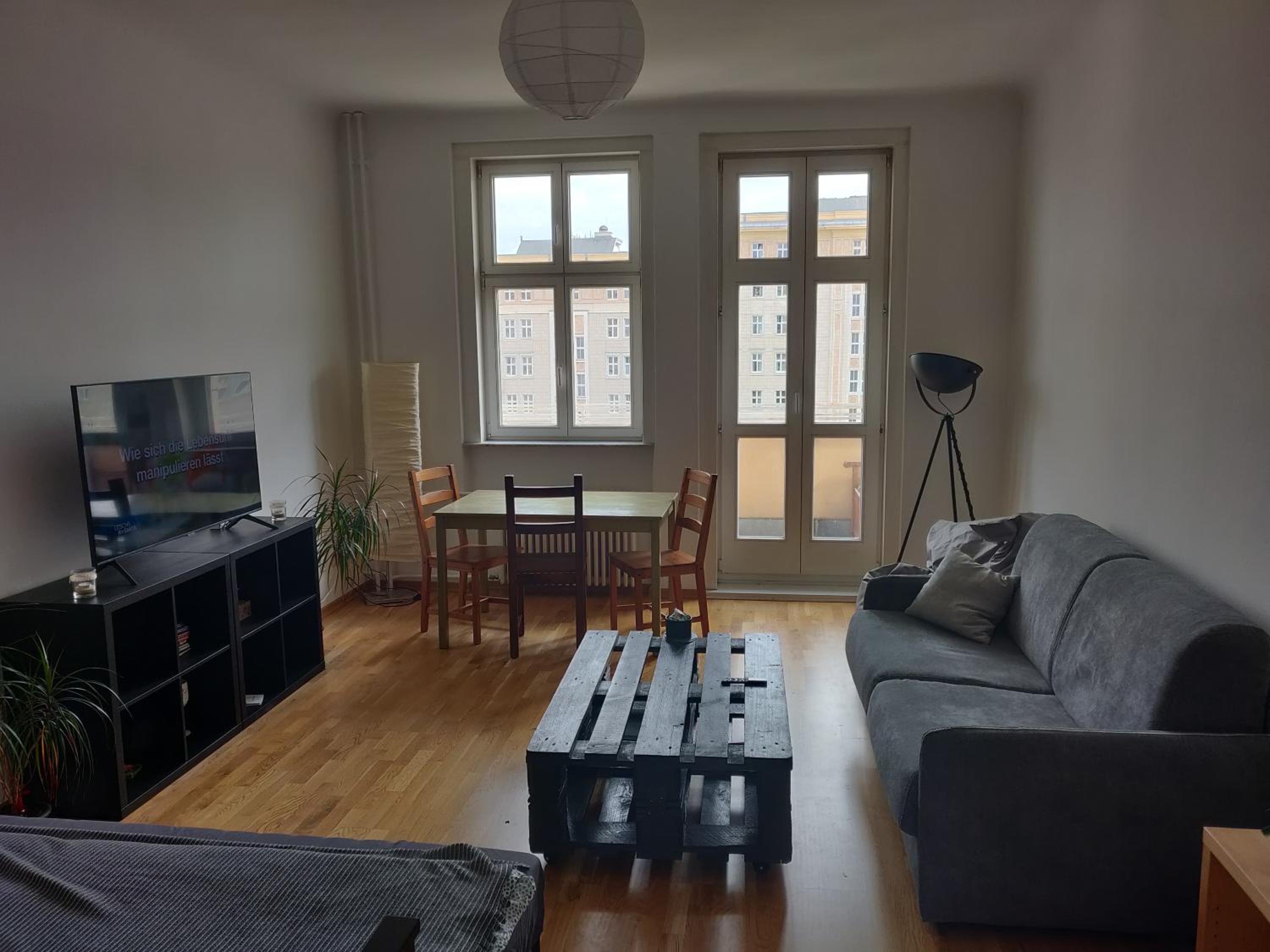 Zwei Charmante Privatzimmer mit Wohnbereich in zentraler Berliner Wohnung