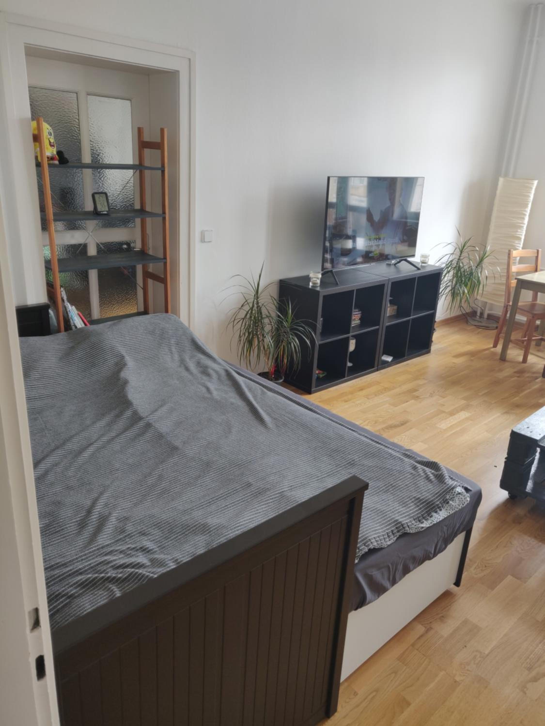 Zwei Charmante Privatzimmer mit Wohnbereich in zentraler Berliner Wohnung