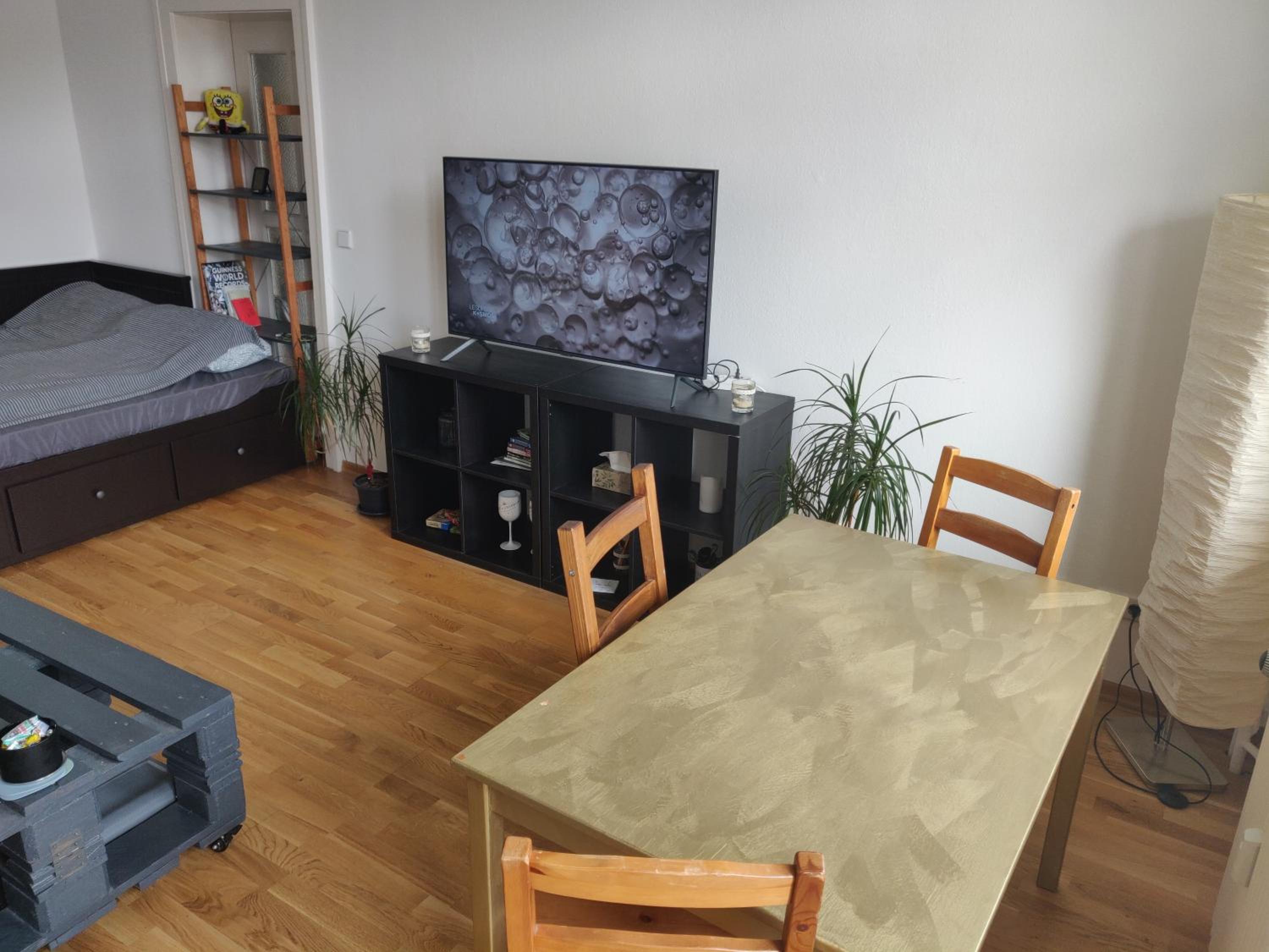 Zwei Charmante Privatzimmer mit Wohnbereich in zentraler Berliner Wohnung