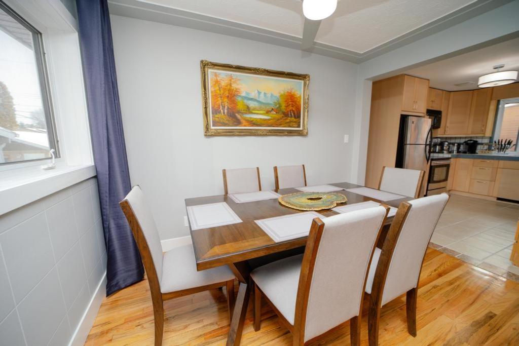 Cozy 3 Bedroom Contemporary Home With Free Parking