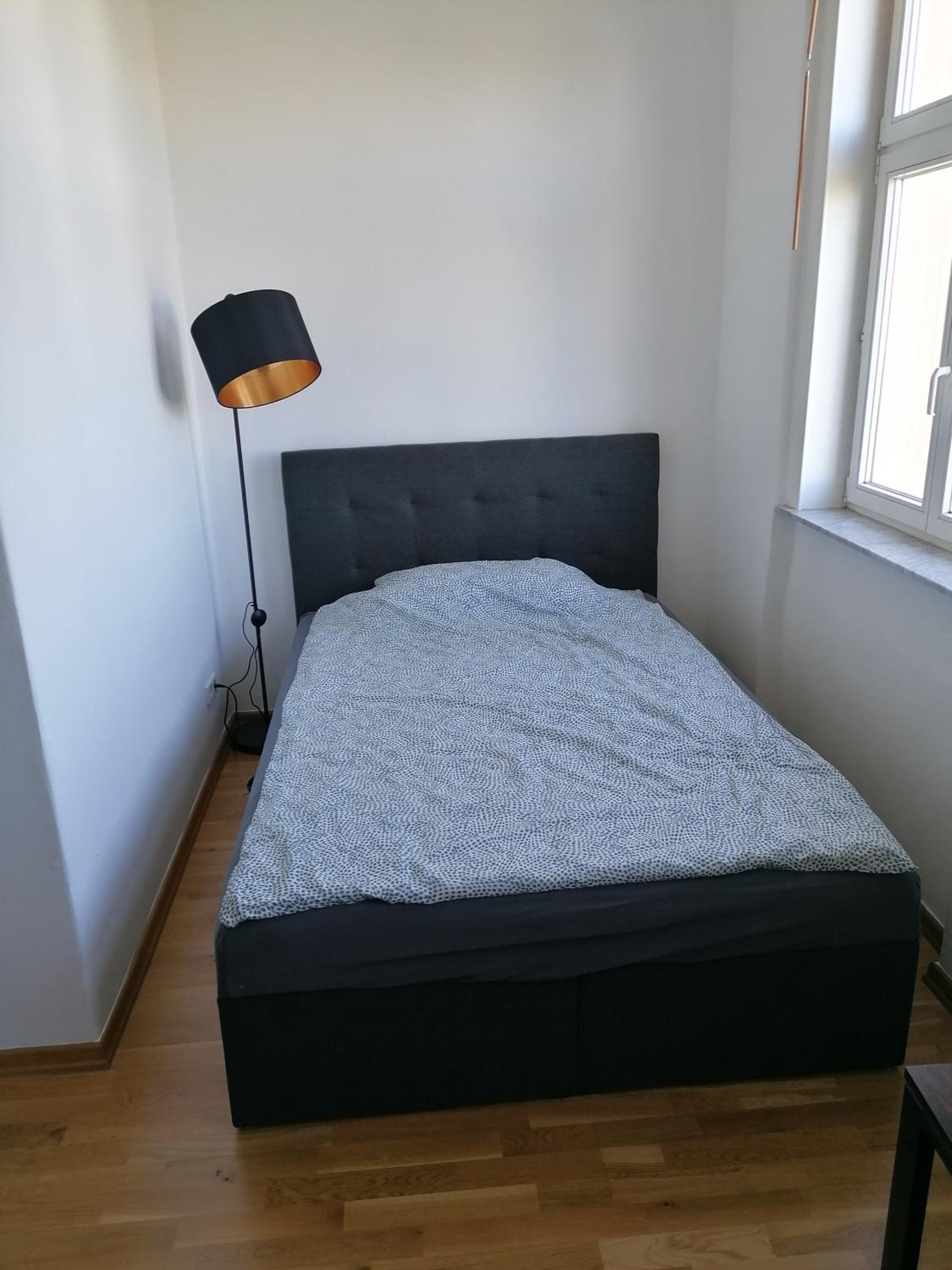 Zwei Charmante Privatzimmer mit Wohnbereich in zentraler Berliner Wohnung