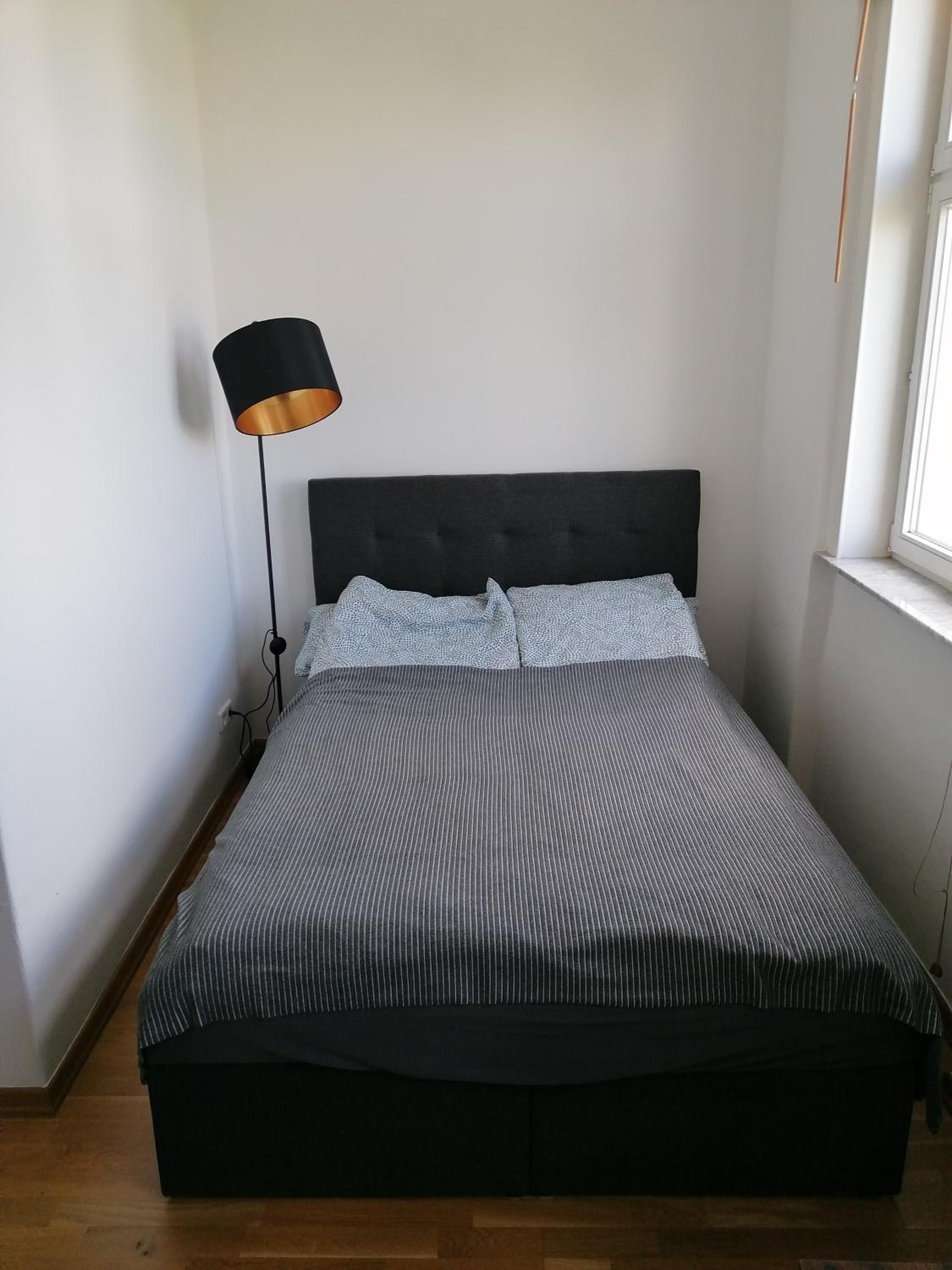 Zwei Charmante Privatzimmer mit Wohnbereich in zentraler Berliner Wohnung