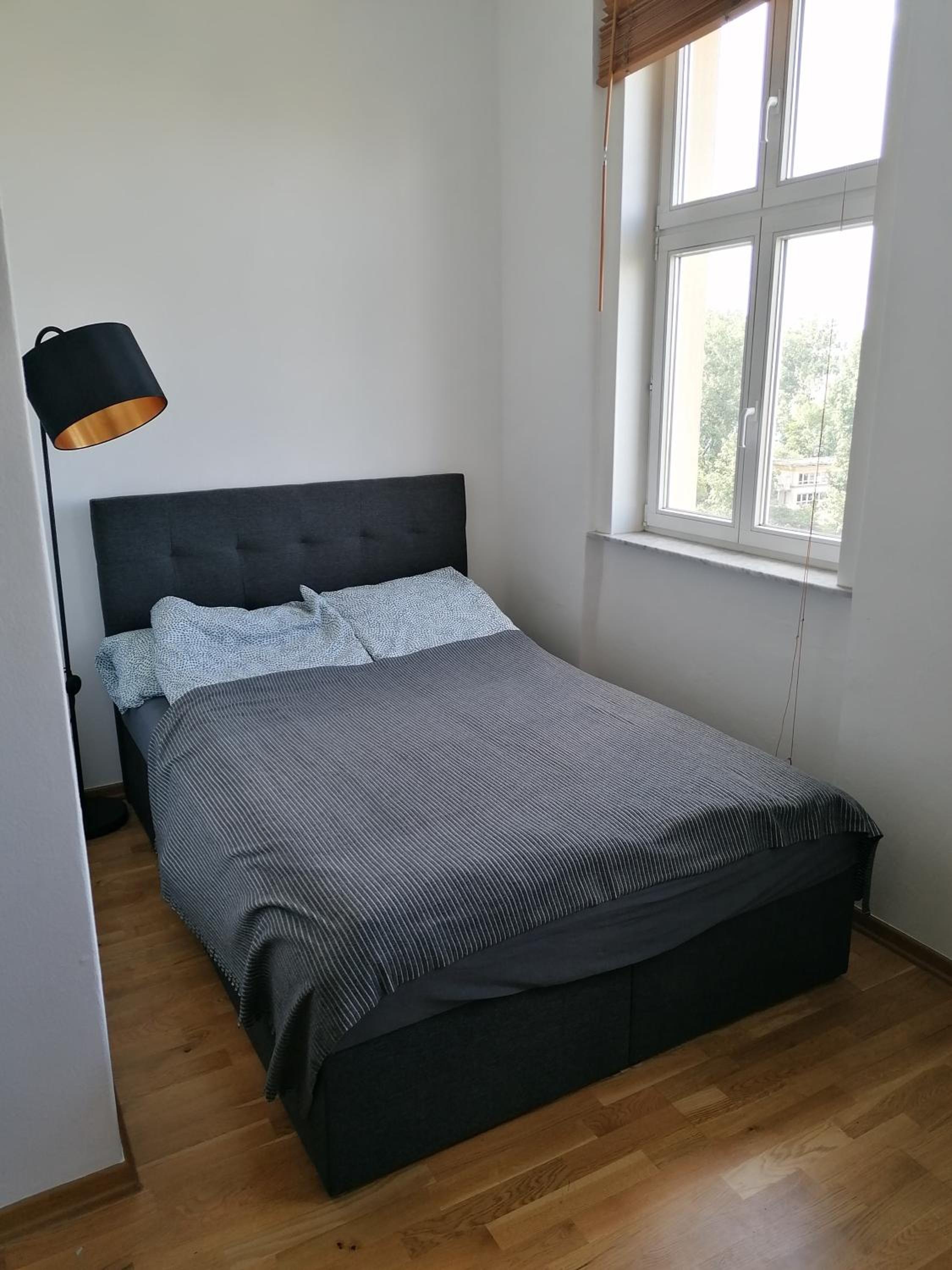 Zwei Charmante Privatzimmer mit Wohnbereich in zentraler Berliner Wohnung