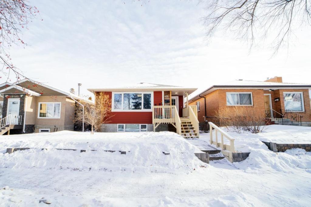 Cozy 3 Bedroom Contemporary Home With Free Parking