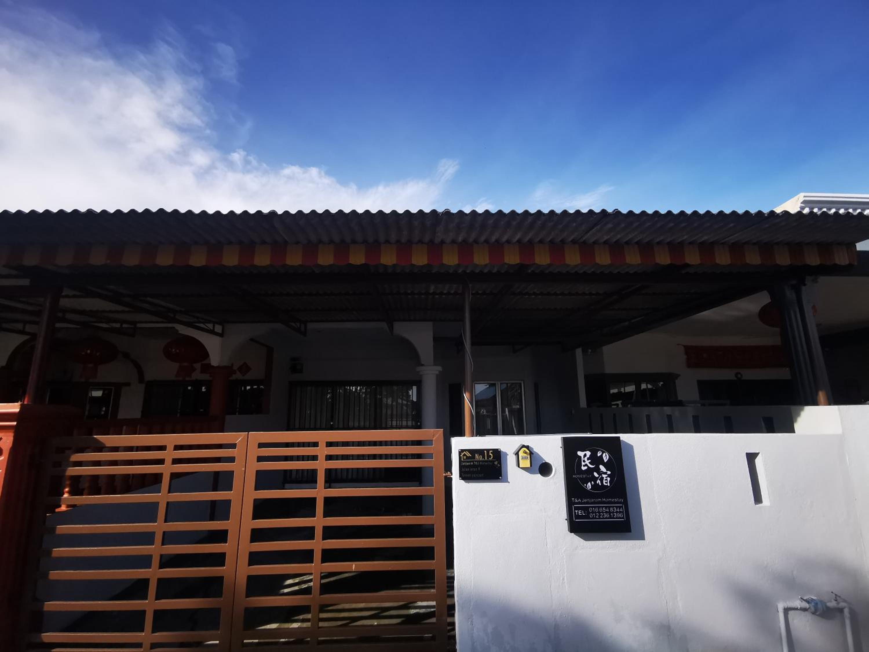 T&A JENJAROM HOMESTAY photo 1