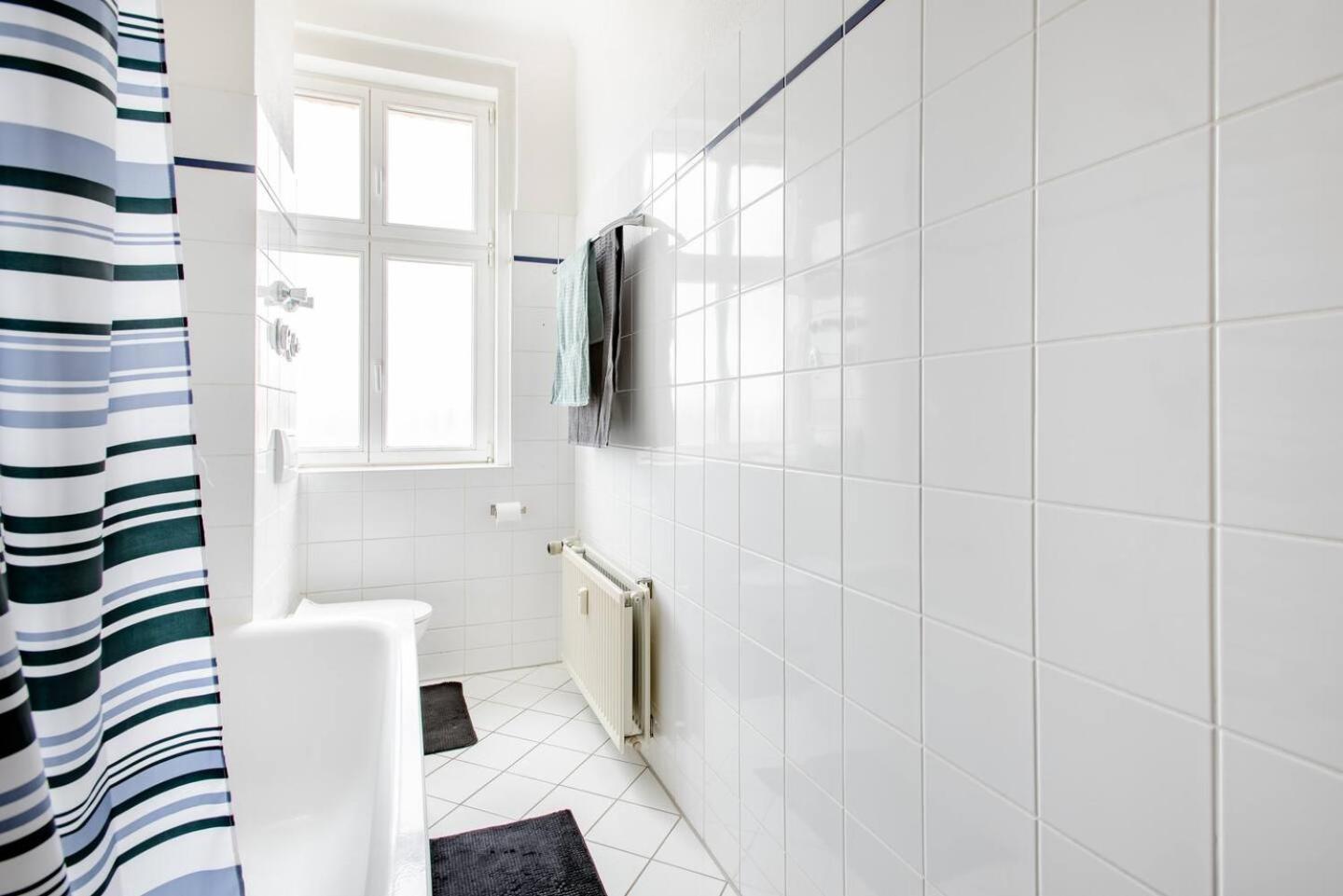 Zwei Charmante Privatzimmer mit Wohnbereich in zentraler Berliner Wohnung