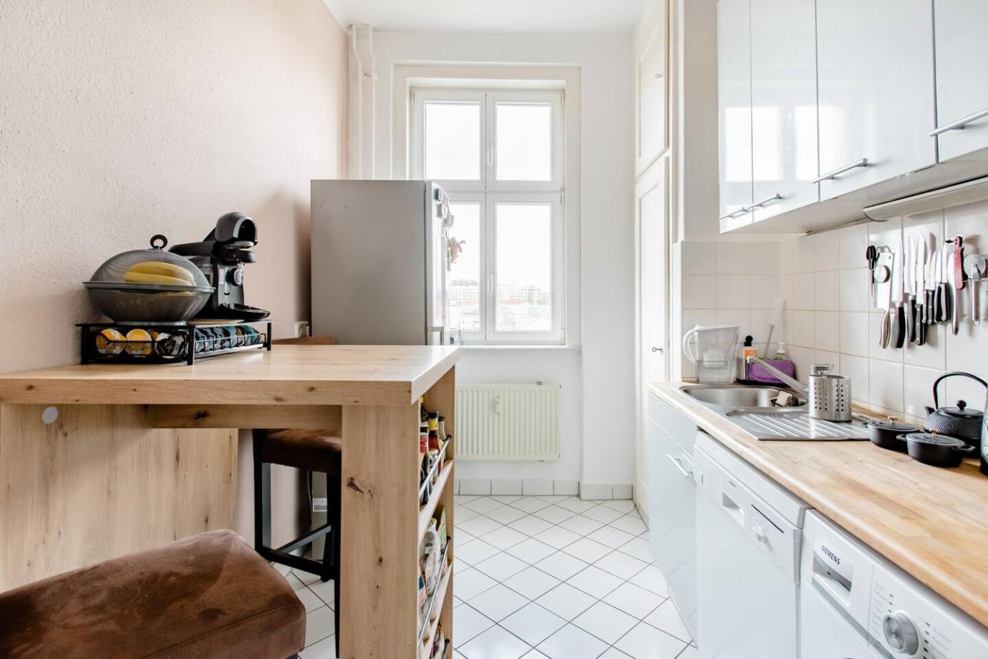 Zwei Charmante Privatzimmer mit Wohnbereich in zentraler Berliner Wohnung
