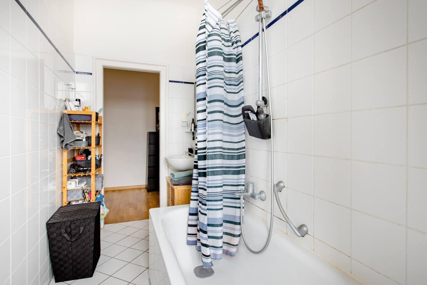 Zwei Charmante Privatzimmer mit Wohnbereich in zentraler Berliner Wohnung