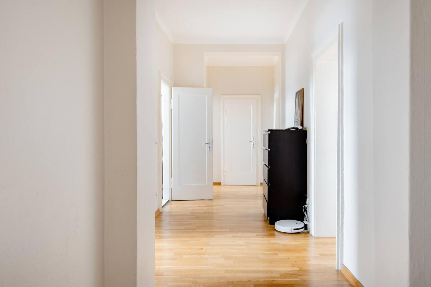 Zwei Charmante Privatzimmer mit Wohnbereich in zentraler Berliner Wohnung