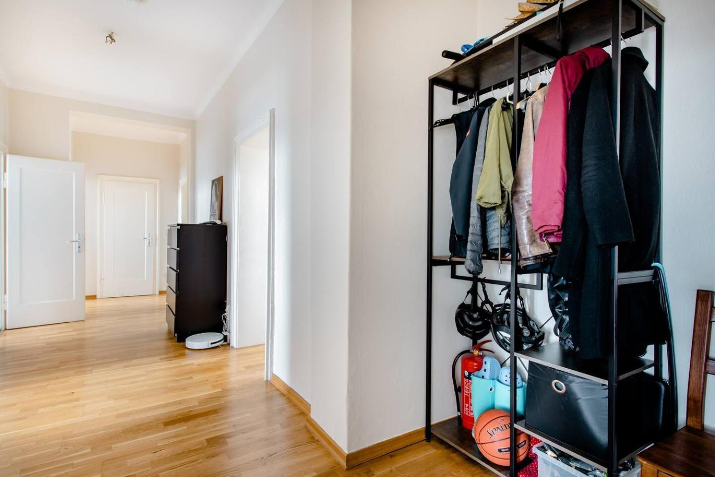 Zwei Charmante Privatzimmer mit Wohnbereich in zentraler Berliner Wohnung