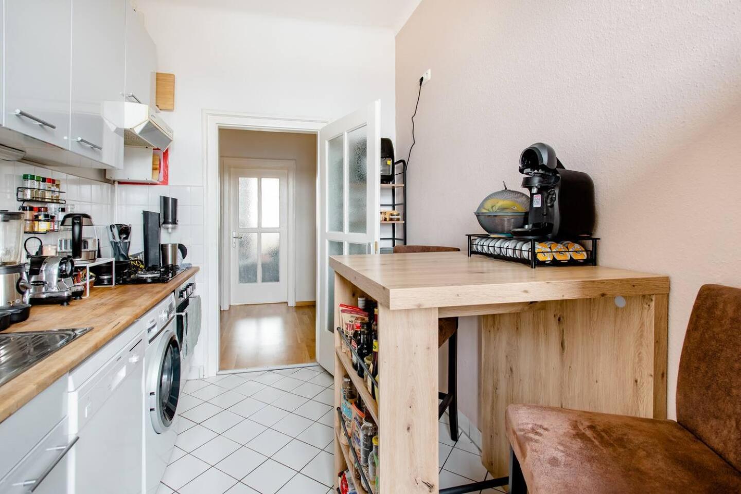 Zwei Charmante Privatzimmer mit Wohnbereich in zentraler Berliner Wohnung