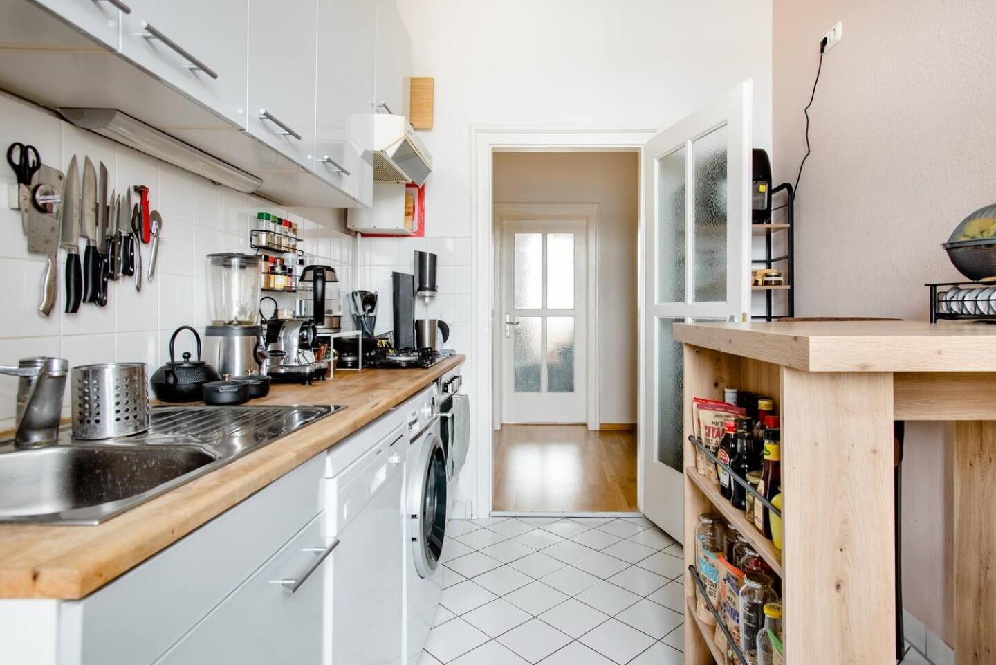 Zwei Charmante Privatzimmer mit Wohnbereich in zentraler Berliner Wohnung