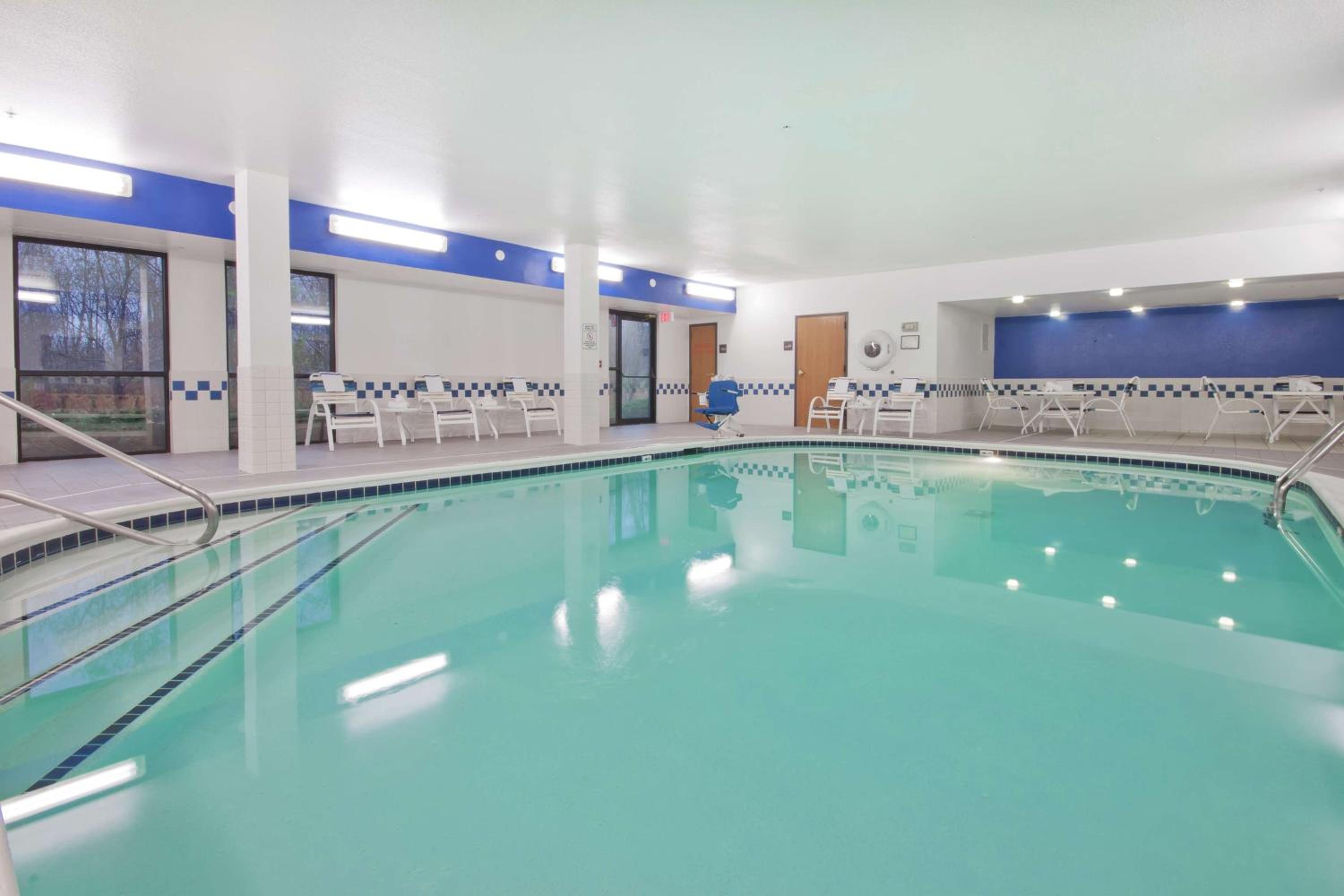 Jacksonville Vacations - Hampton Inn Jackson - Property Image 24