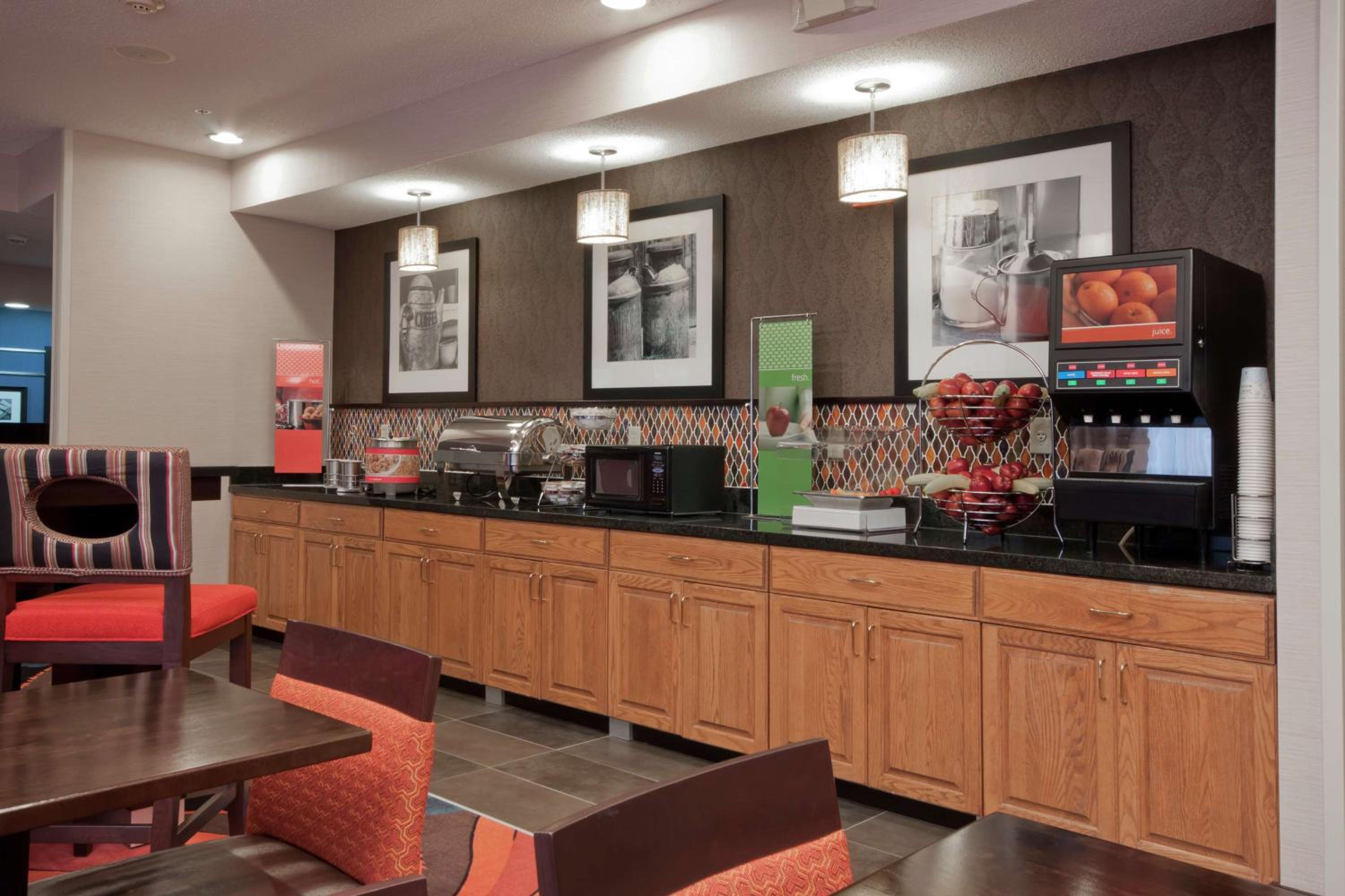 Jacksonville Vacations - Hampton Inn Jackson - Property Image 21