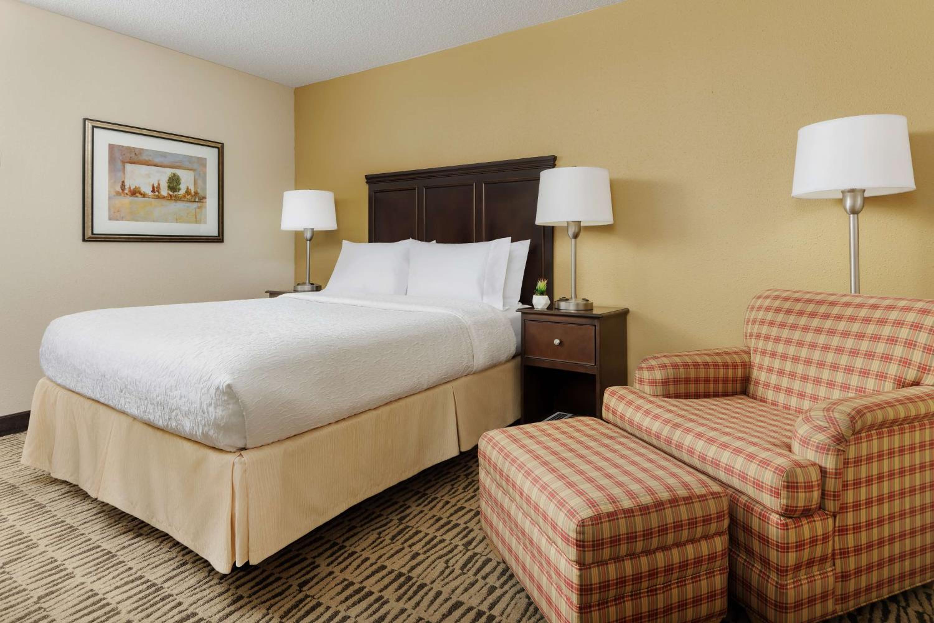 Jacksonville Vacations - Hampton Inn Jackson - Property Image 15