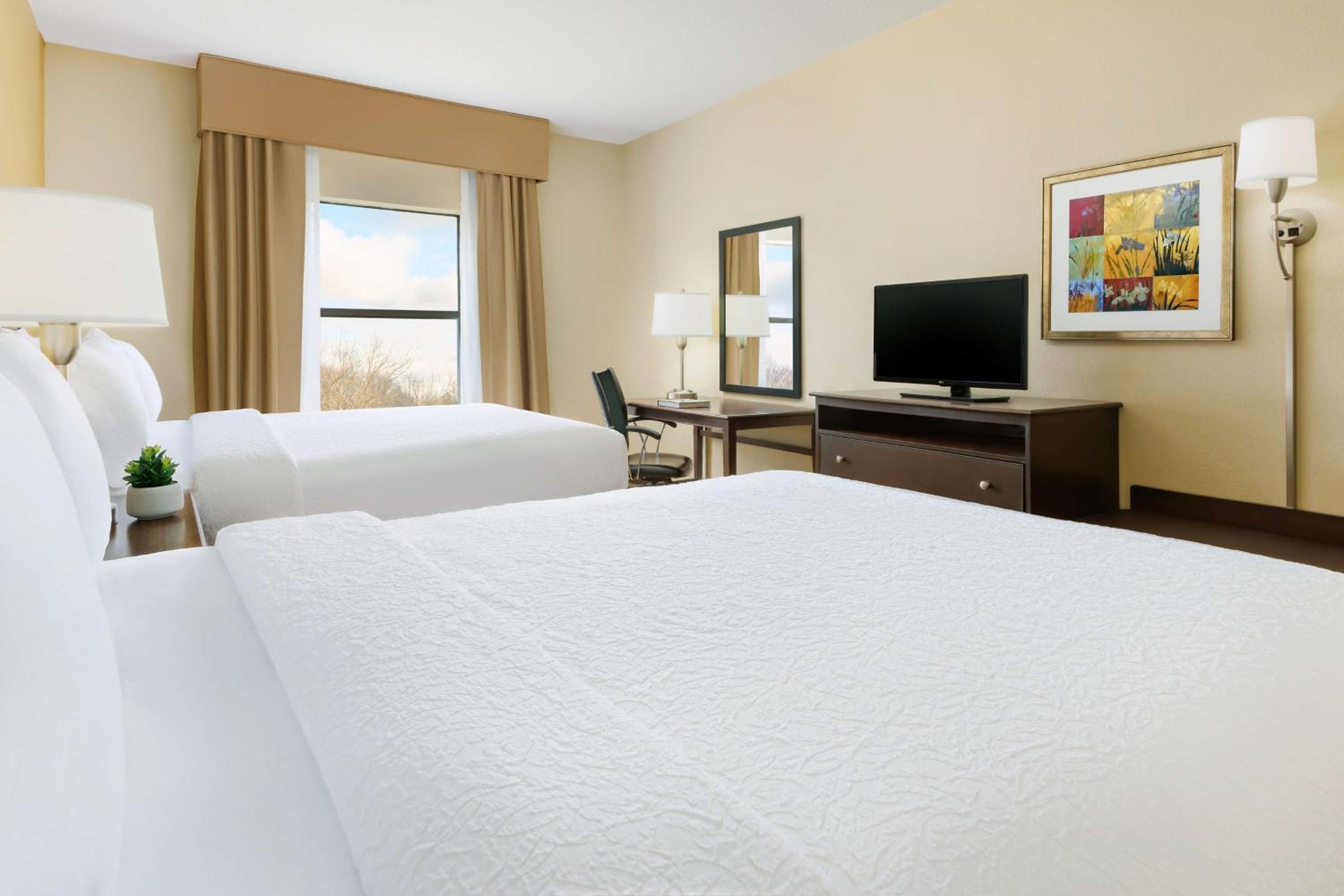 Jacksonville Vacations - Hampton Inn Jackson - Property Image 8