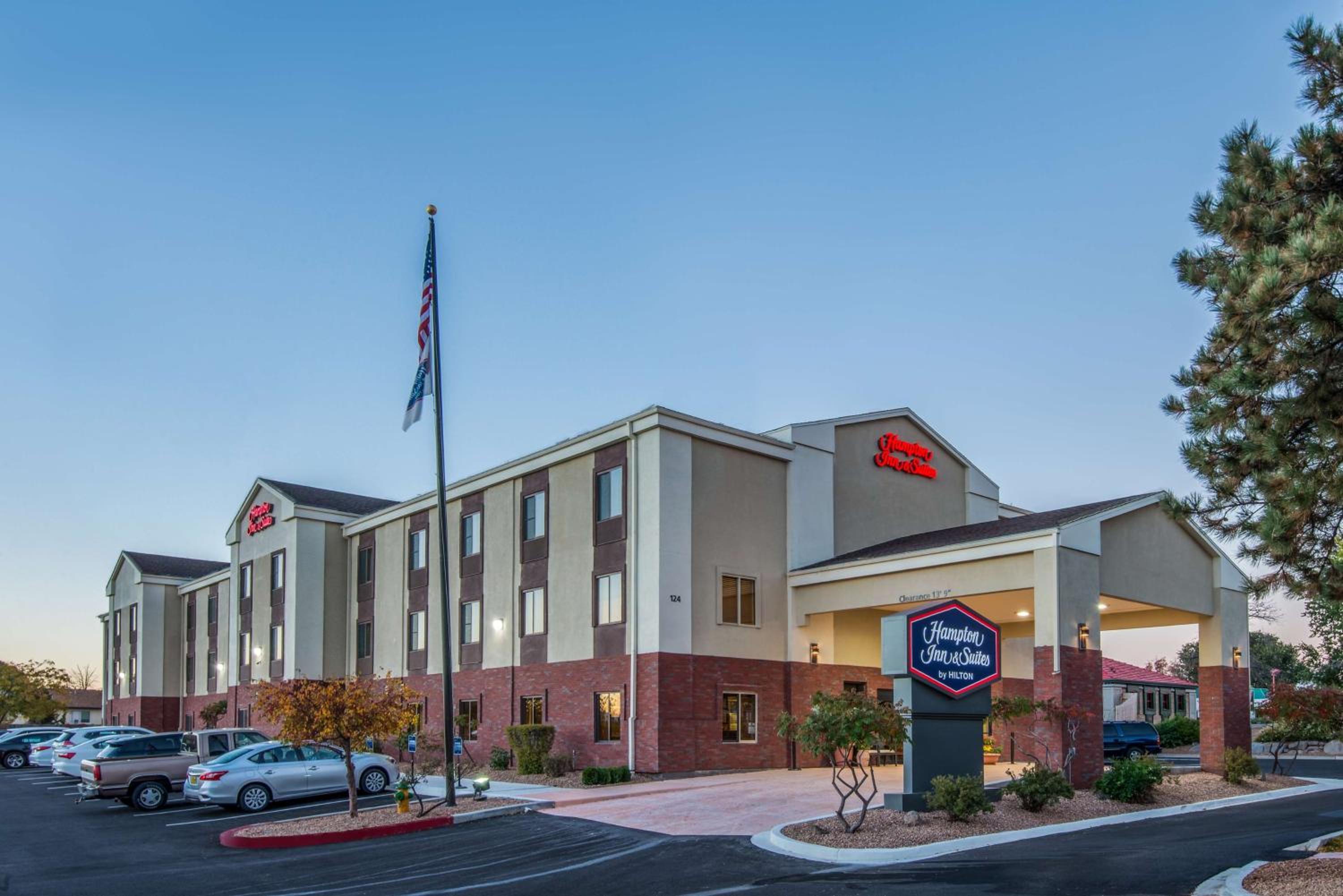 Santa Fe Vacations - Hampton Inn  Suites Los Alamos - Property Image 1