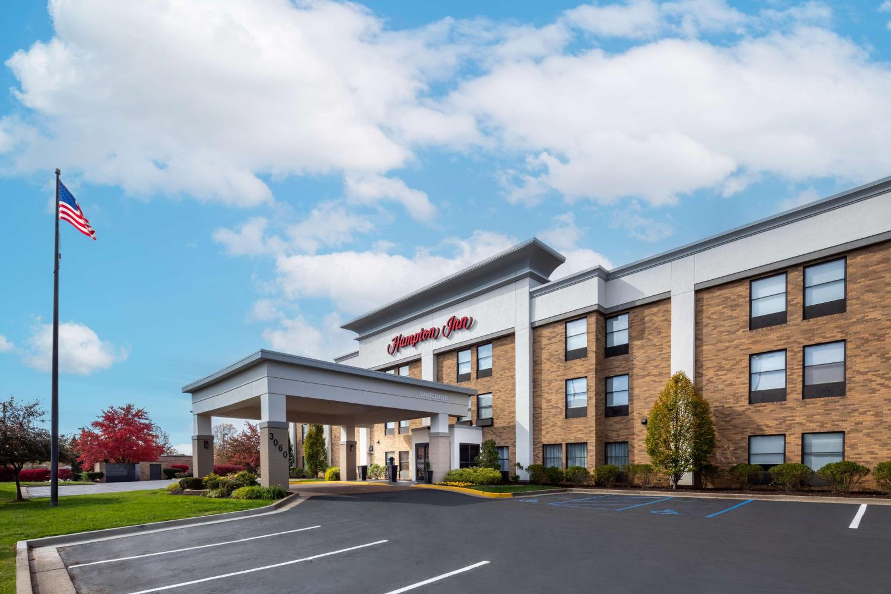Richmond Vacations - Hampton Inn Lexington South - Property Image 1