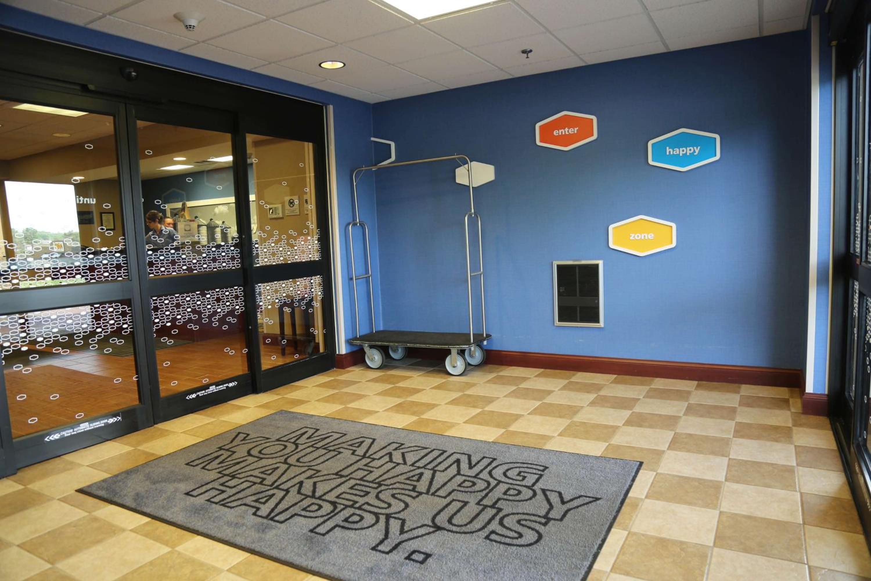 Morehead Vacations - Hampton Inn Morehead - Property Image 2