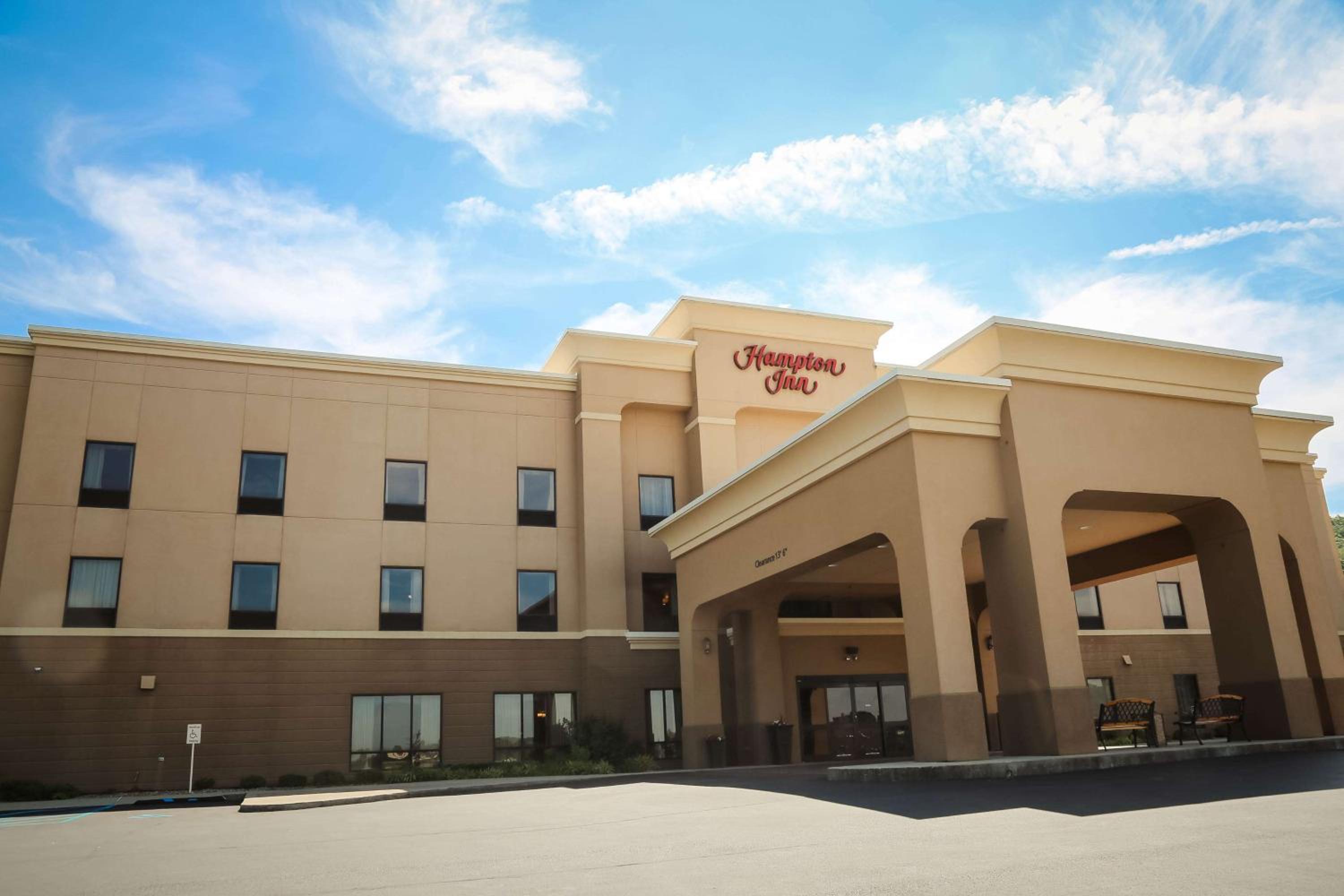 Morehead Vacations - Hampton Inn Morehead - Property Image 1
