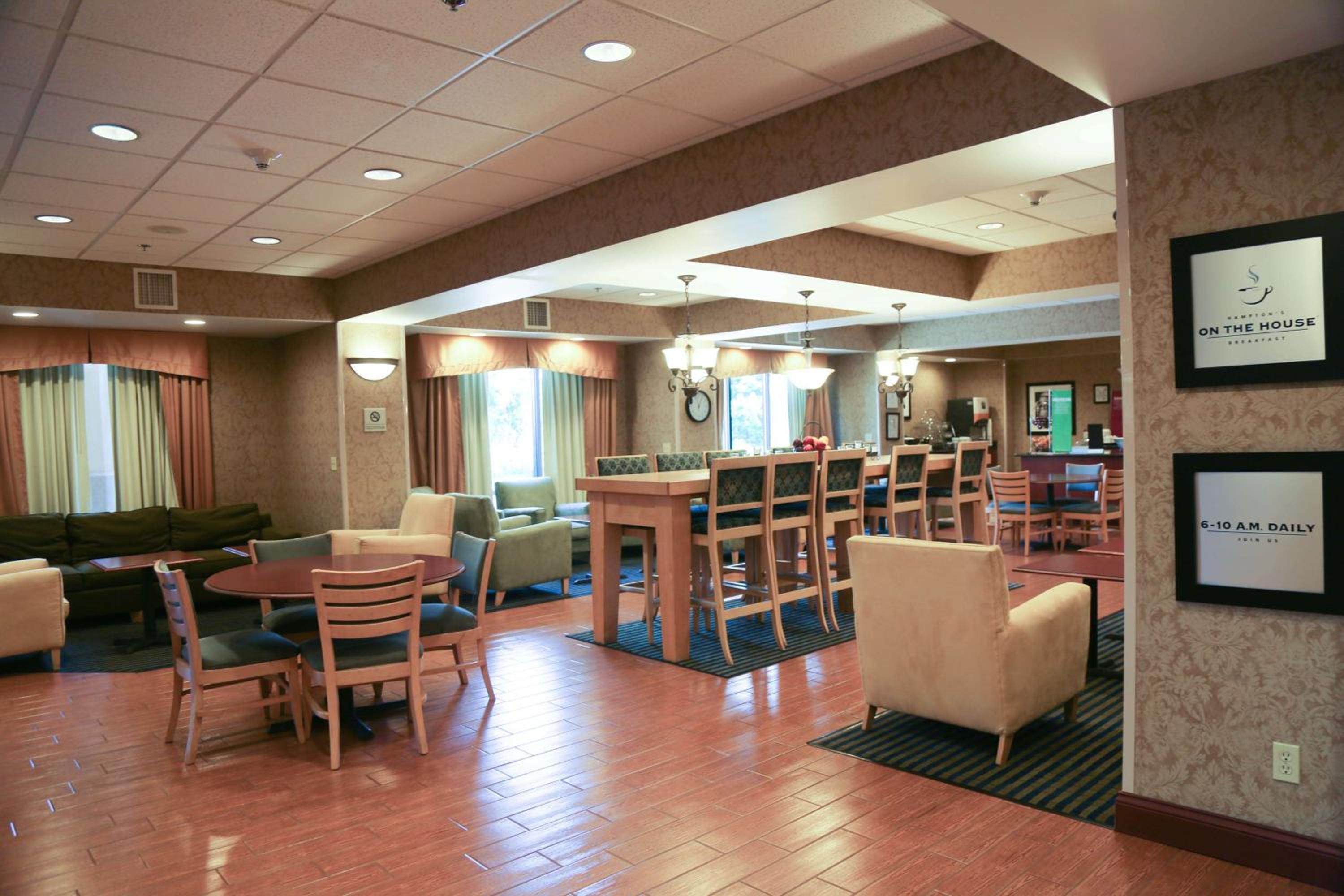 Morehead Vacations - Hampton Inn Morehead - Property Image 3