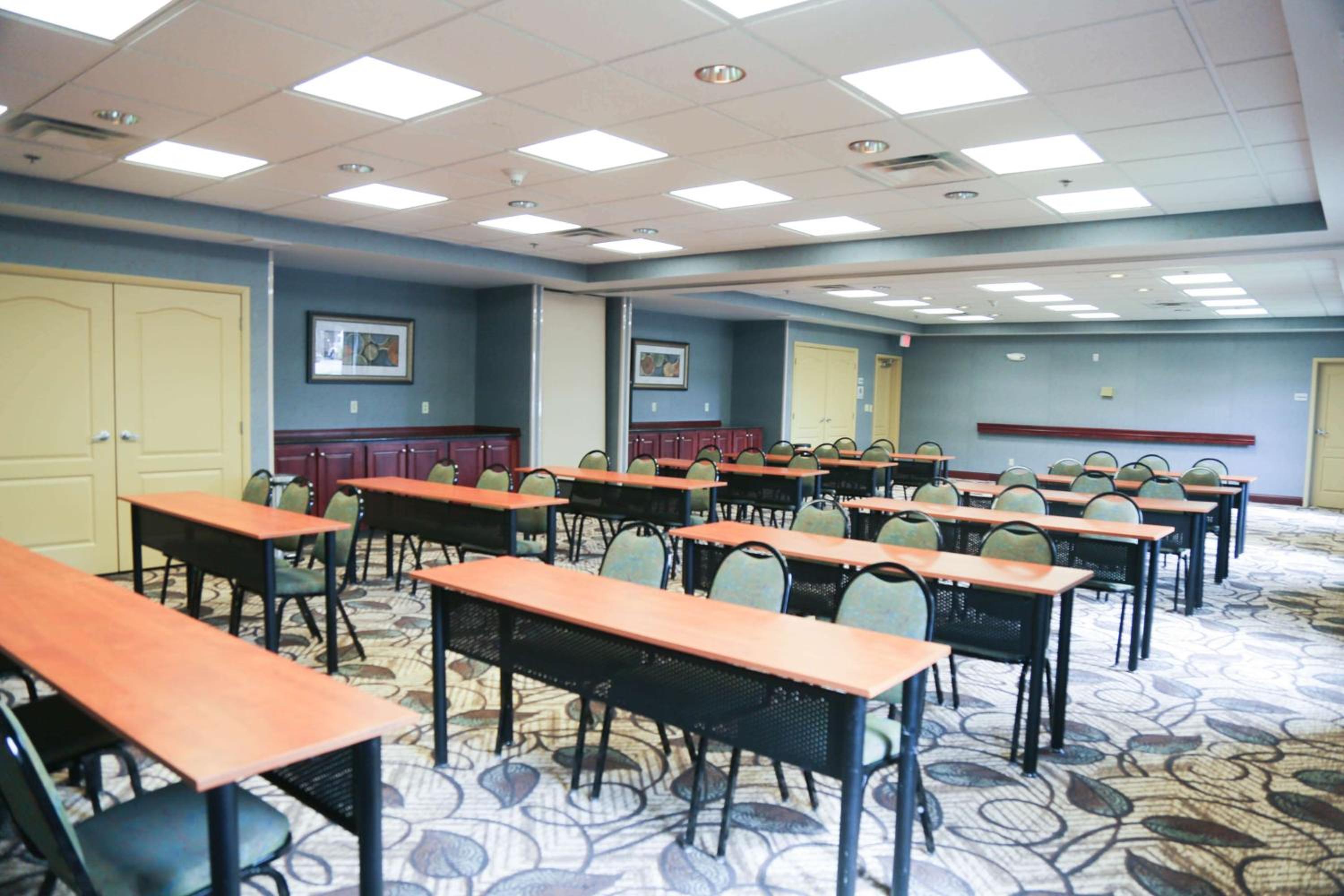 Morehead Vacations - Hampton Inn Morehead - Property Image 1