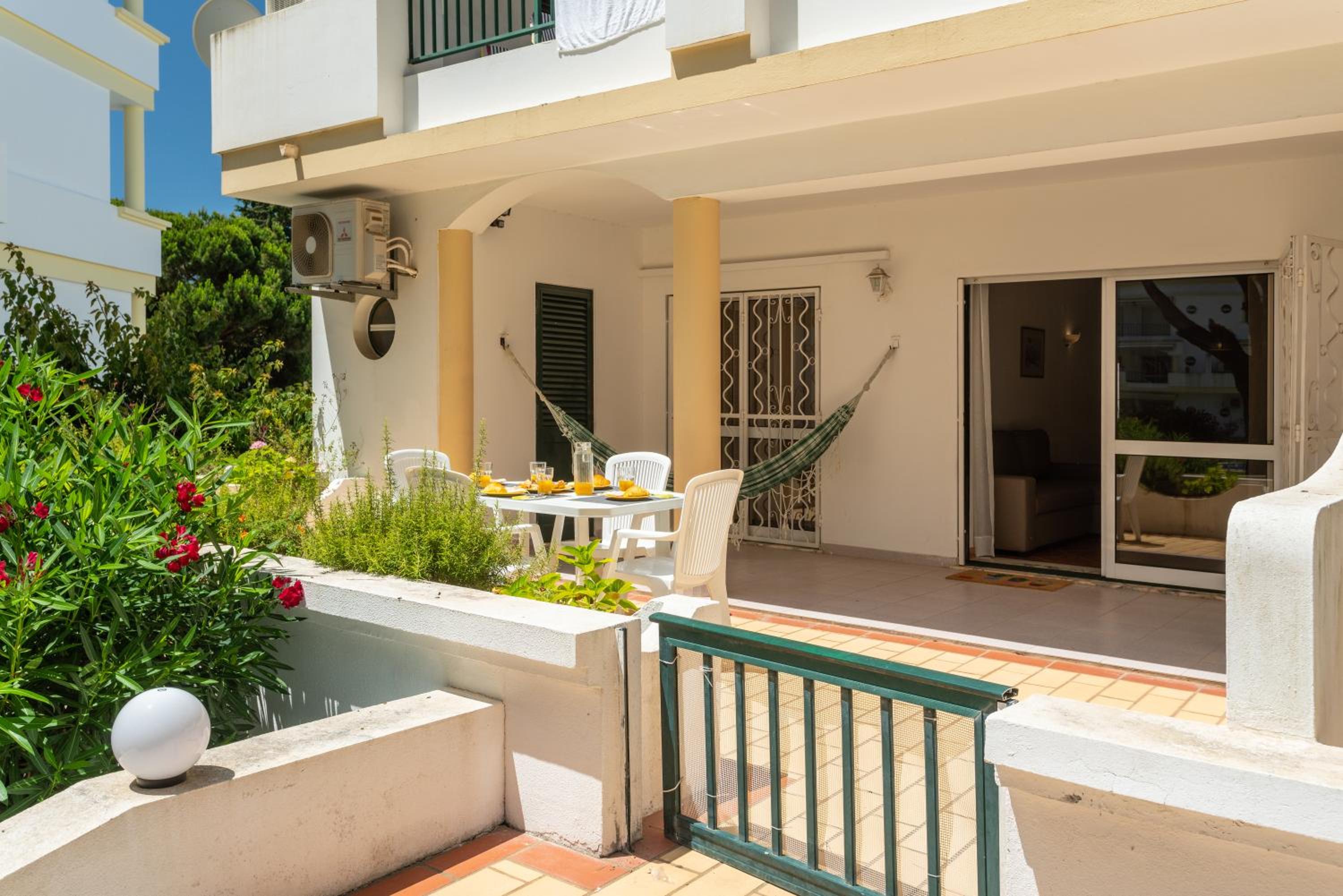 Host Wise - Amazing Sunny Flat - Swimming Pool & Terrace view 3