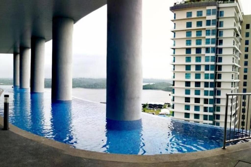 Cozy 3 Guests (WIFI) High Floor @Puteri Harbour L23 photo 2