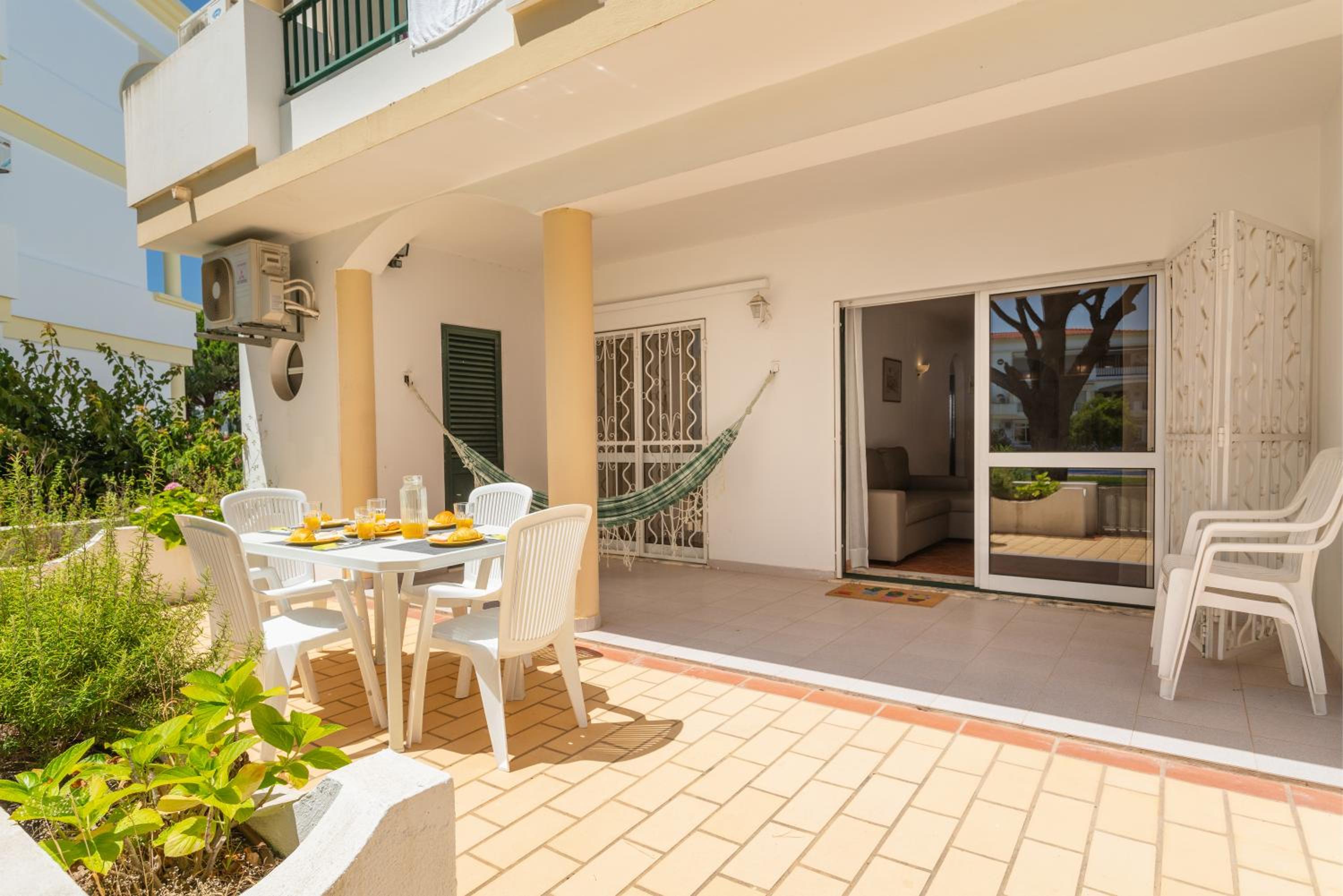 Host Wise - Amazing Sunny Flat - Swimming Pool & Terrace view 4