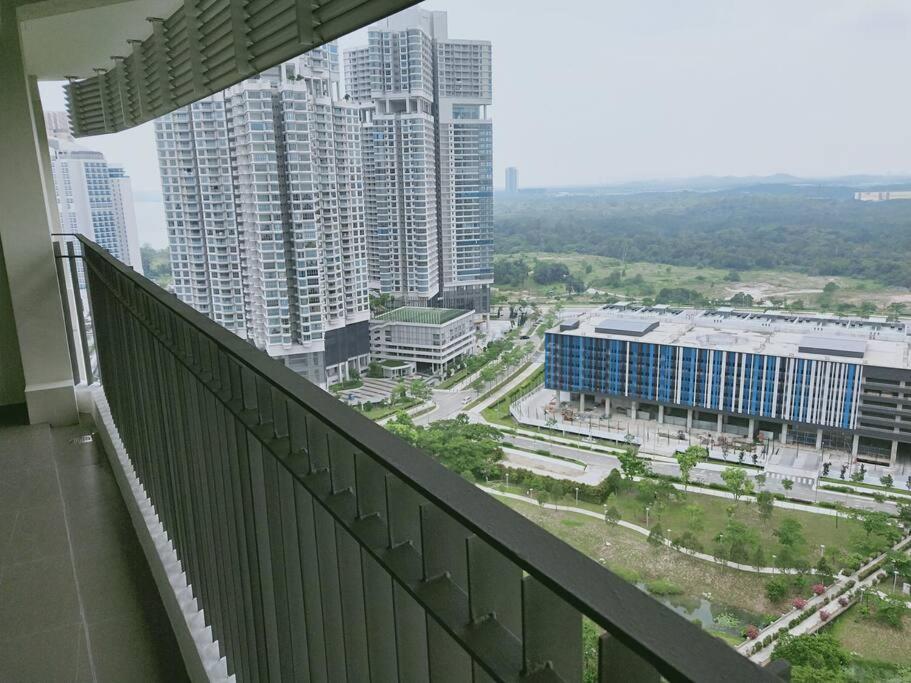 Cozy 3 Guests (WIFI) High Floor @Puteri Harbour L23 photo 6