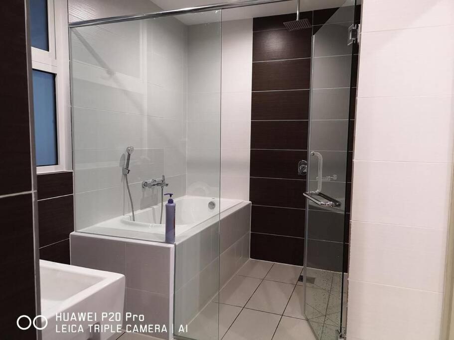 Cozy 3 Guests (WIFI) High Floor @Puteri Harbour L23 photo 7