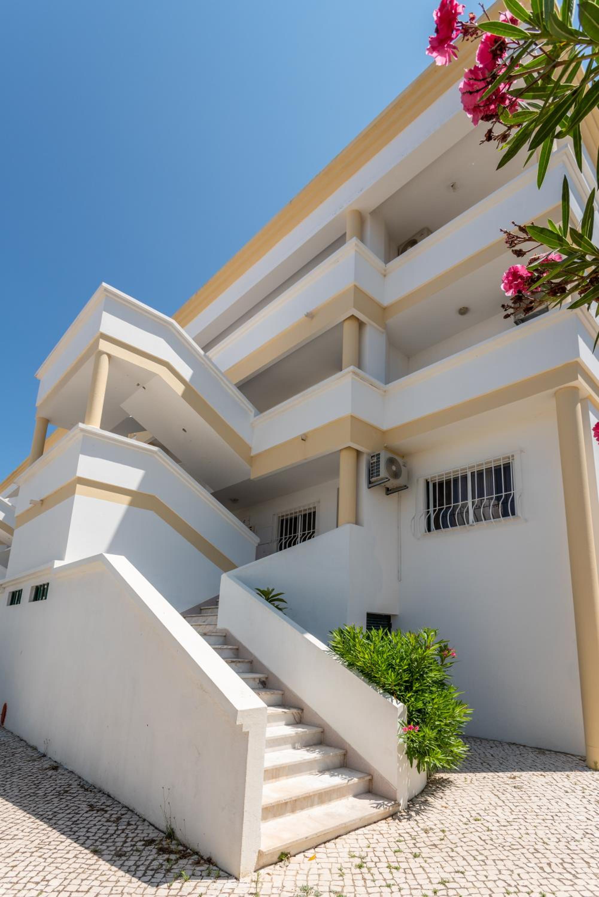 Host Wise - Amazing Sunny Flat - Swimming Pool & Terrace view 5
