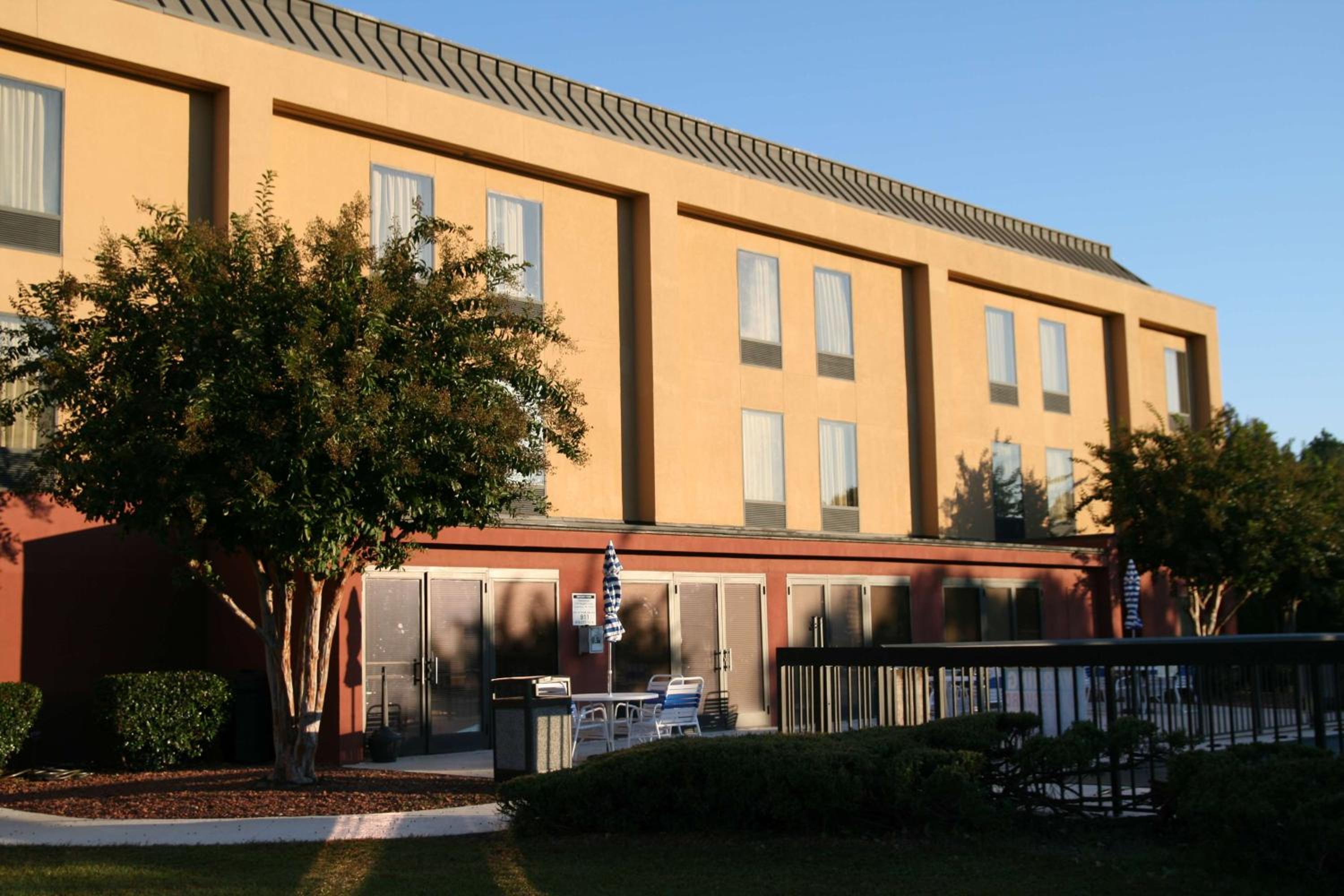 Dillon Vacations - Hampton Inn Laurinburg - Property Image 2