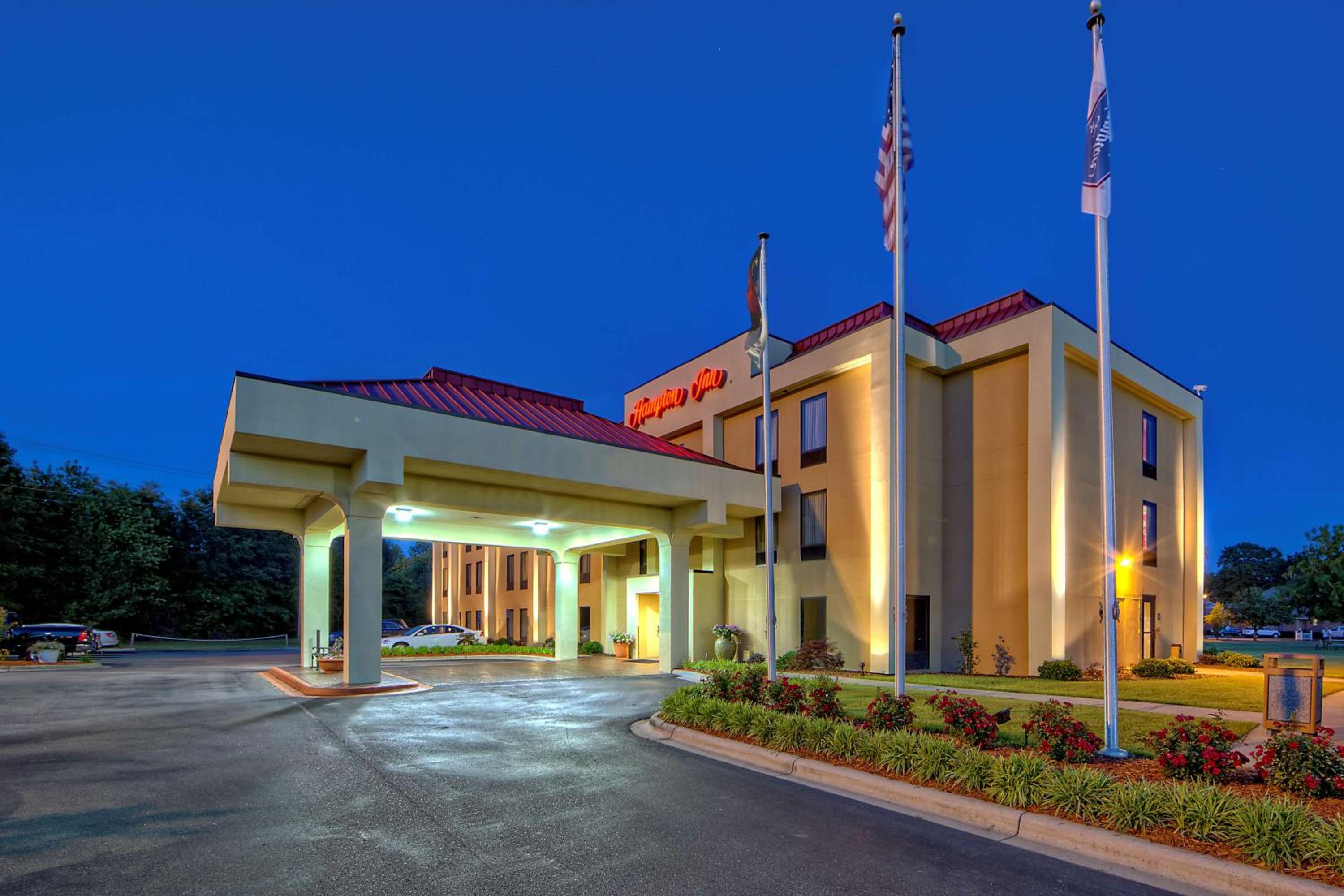 Dillon Vacations - Hampton Inn Laurinburg - Property Image 4
