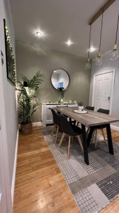 Stylish home close to Arena view 2