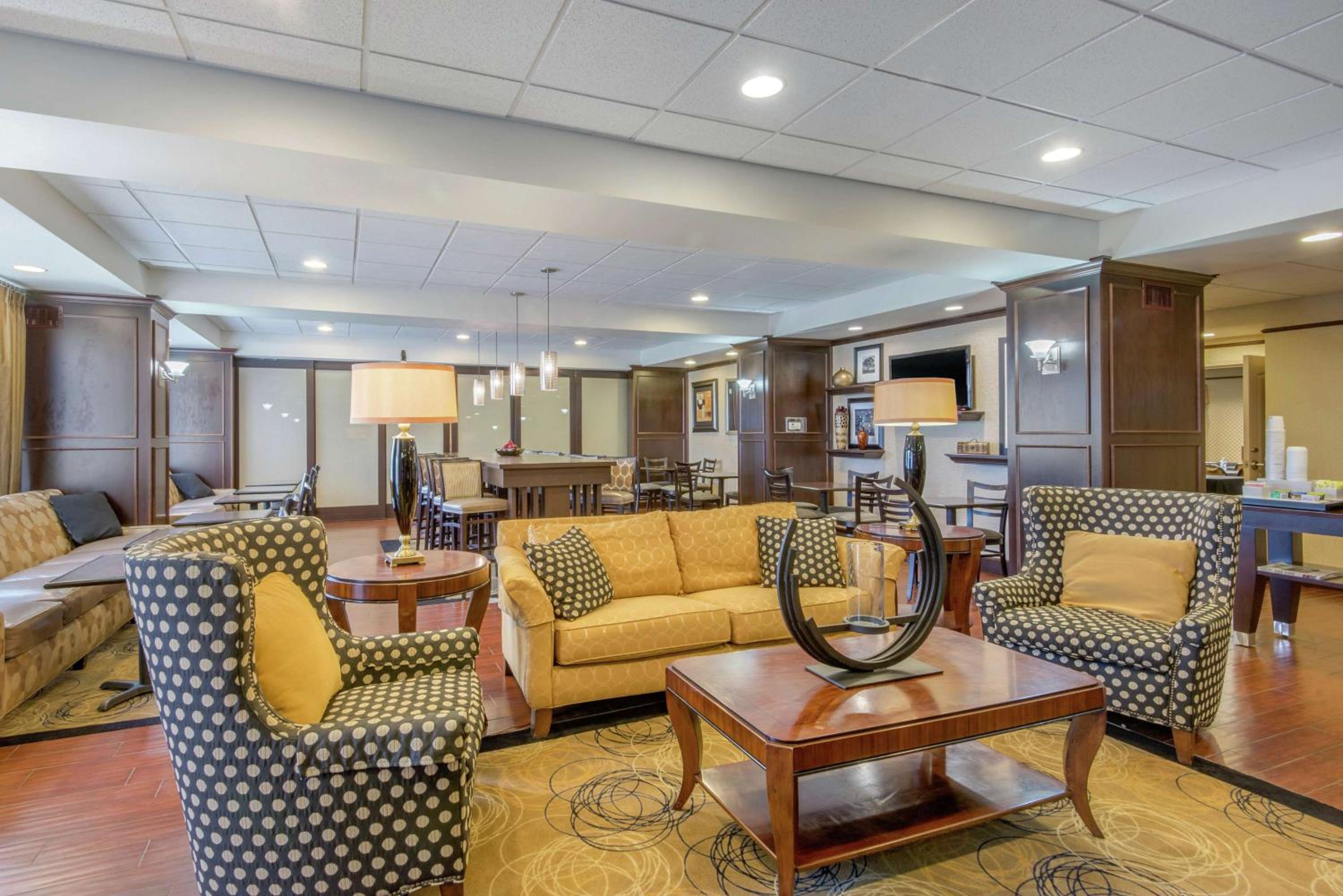 Meadville Vacations - Hampton Inn Meadville - Property Image 3