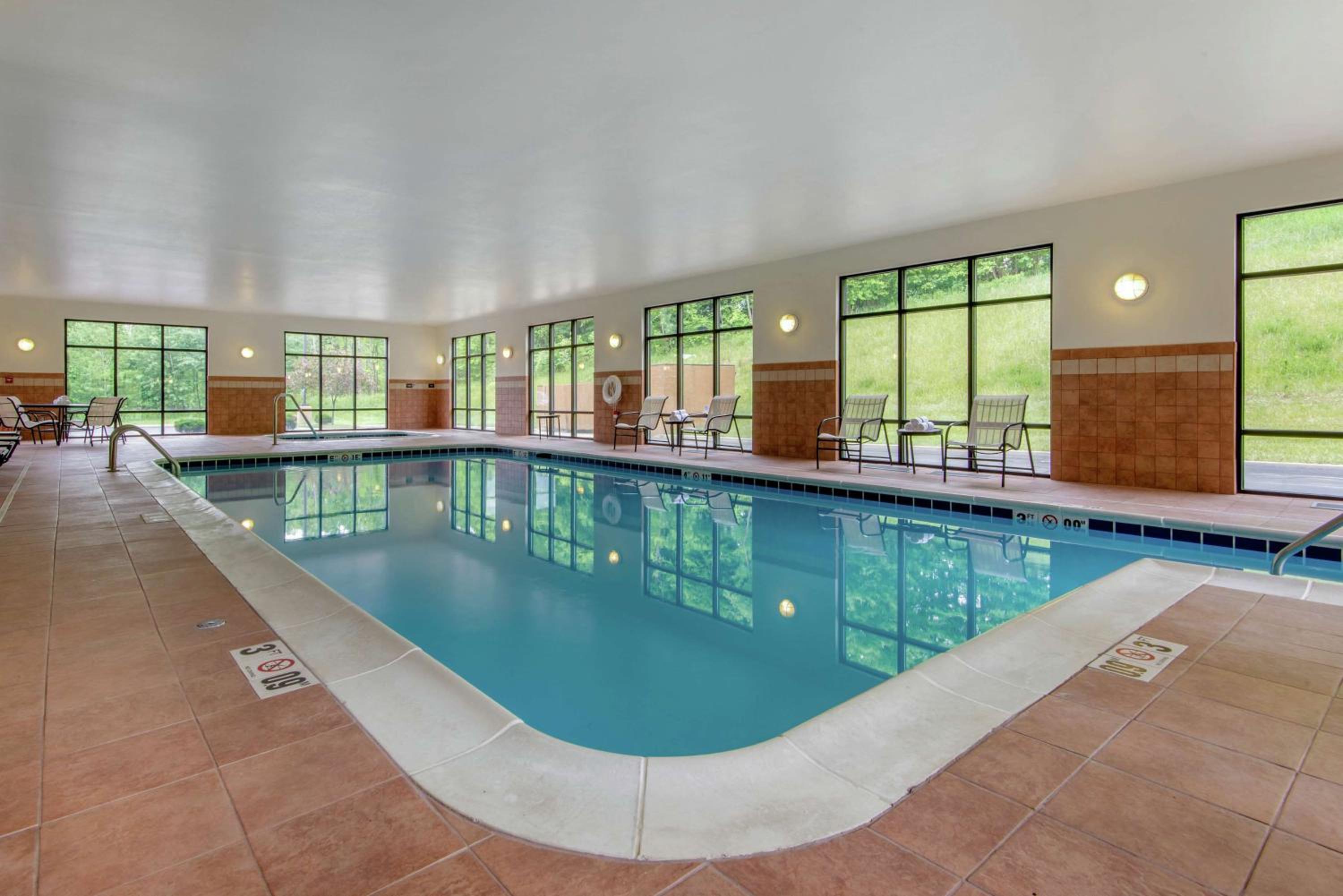Meadville Vacations - Hampton Inn Meadville - Property Image 4