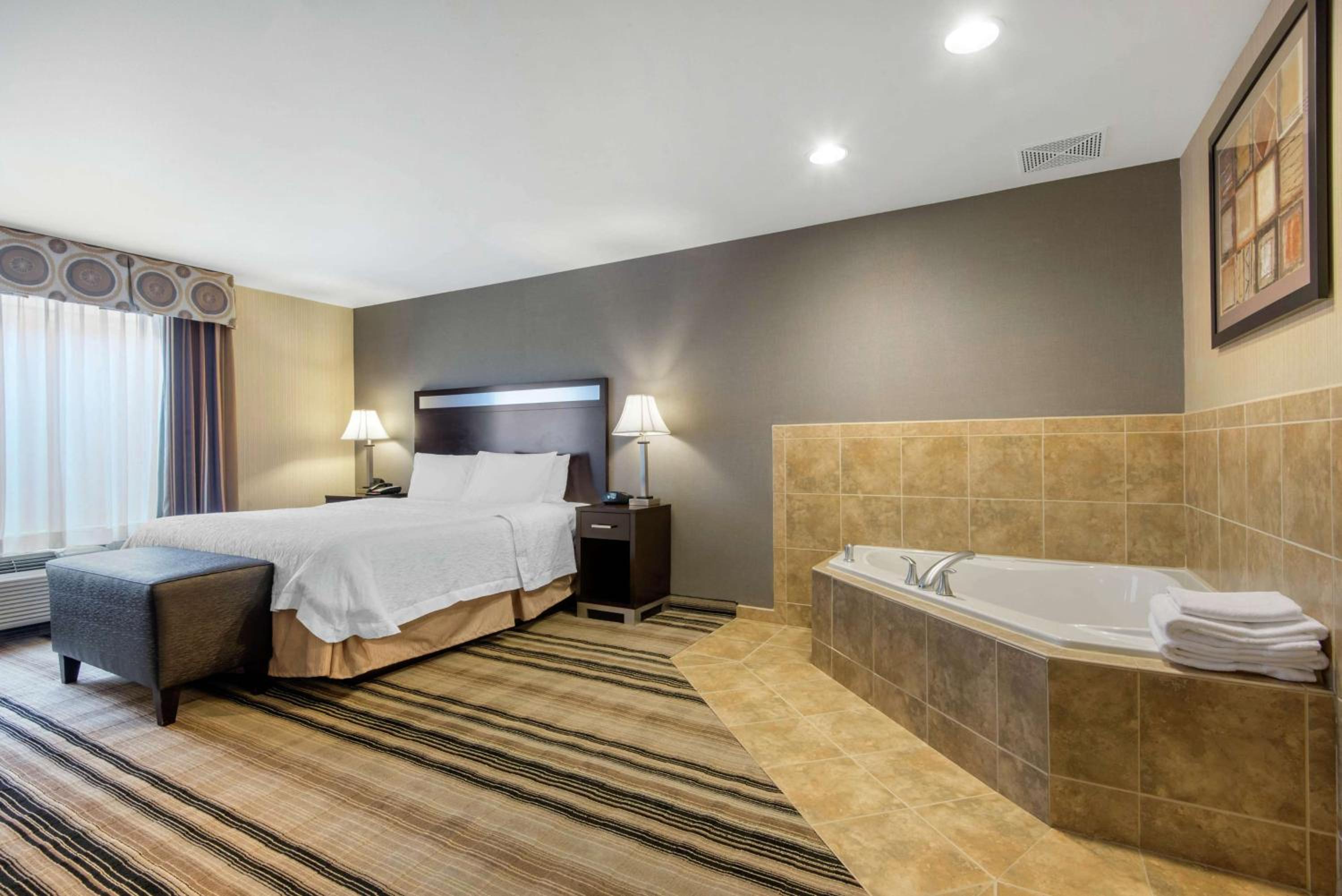 Meadville Vacations - Hampton Inn Meadville - Property Image 4