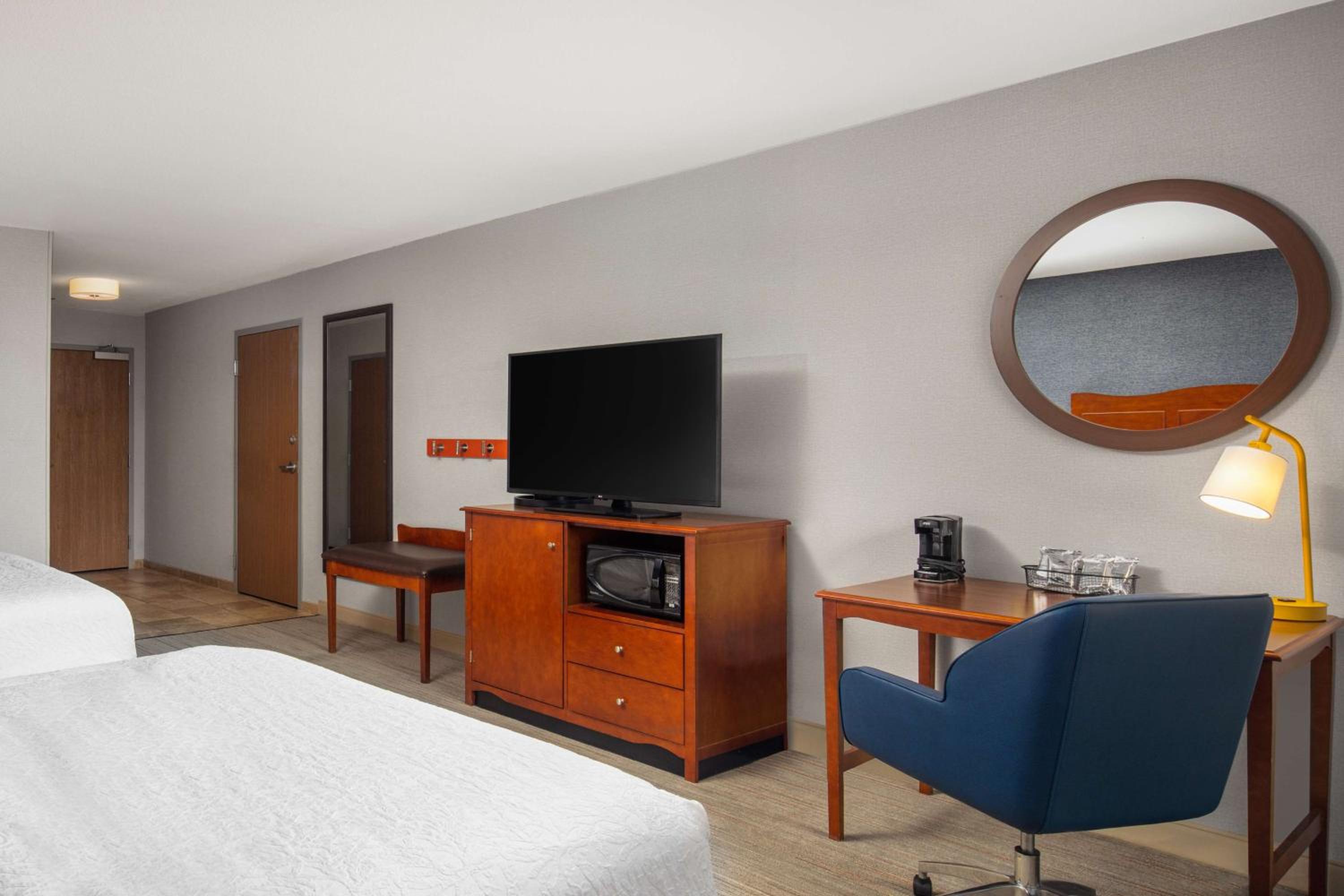 Medford Vacations - Hampton Inn Medford - Property Image 14