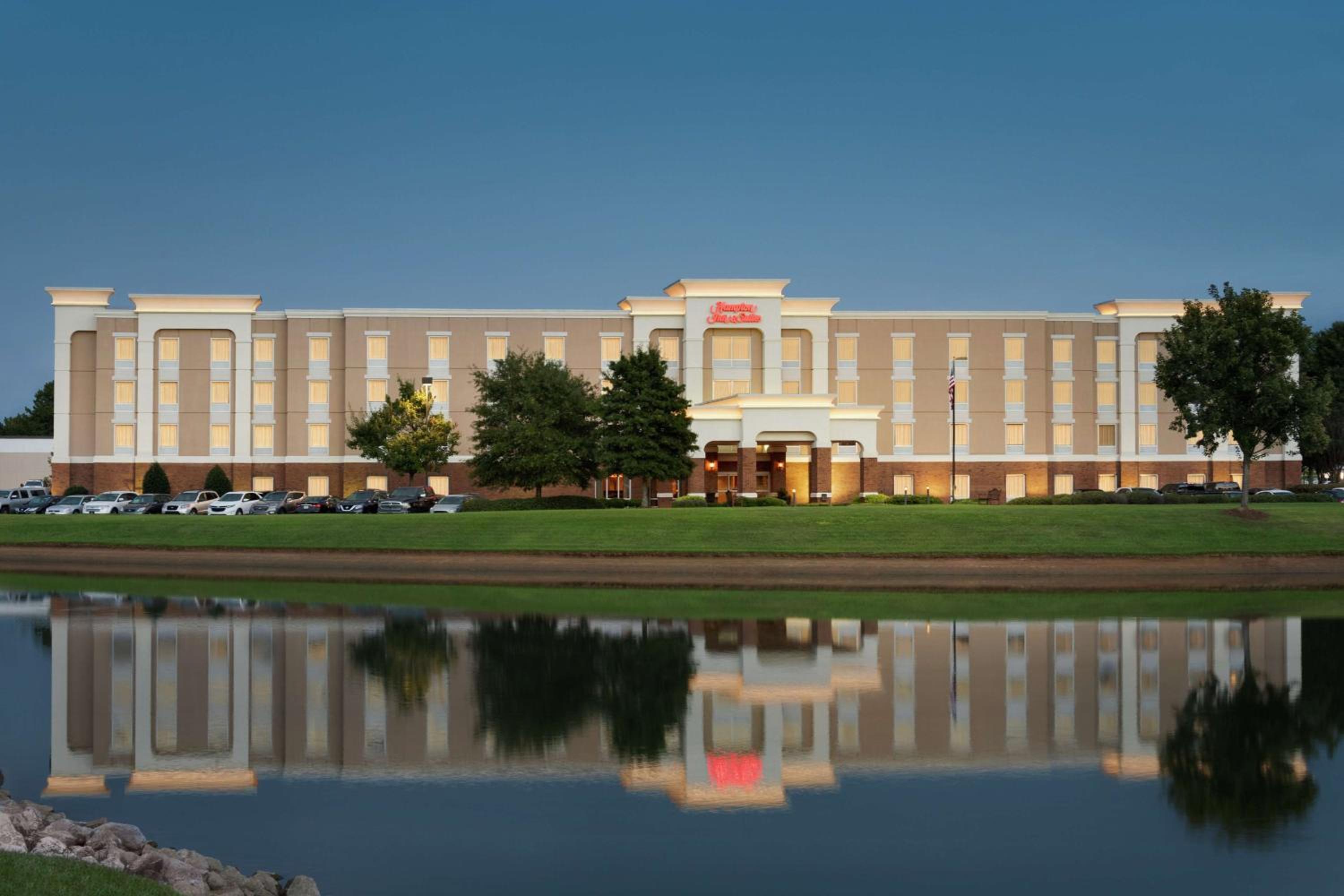 Hotel Hampton Inn & Suites Montgomery-EastChase - Image 1