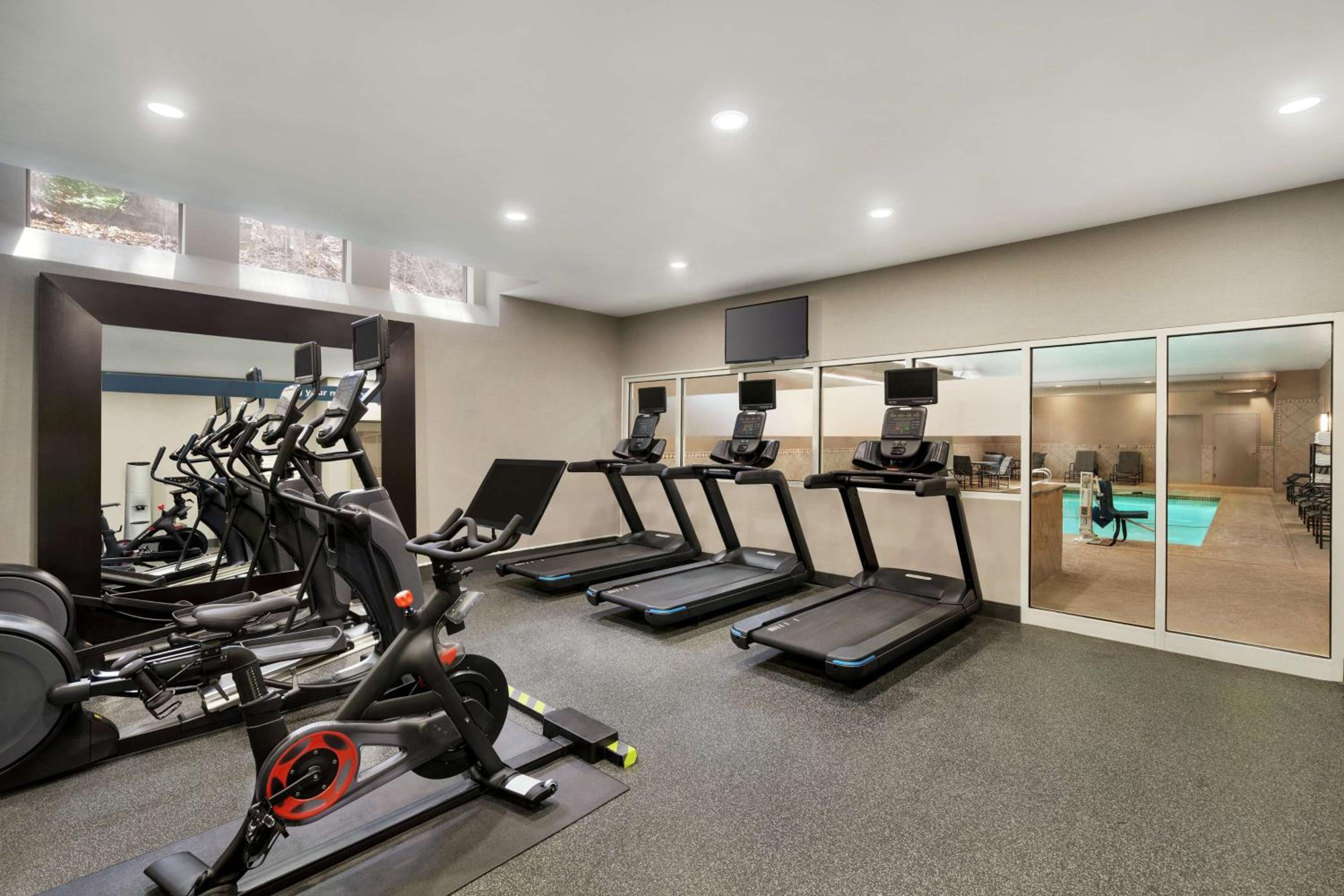 Hampton Inn Suites Exeter - Property Image 1