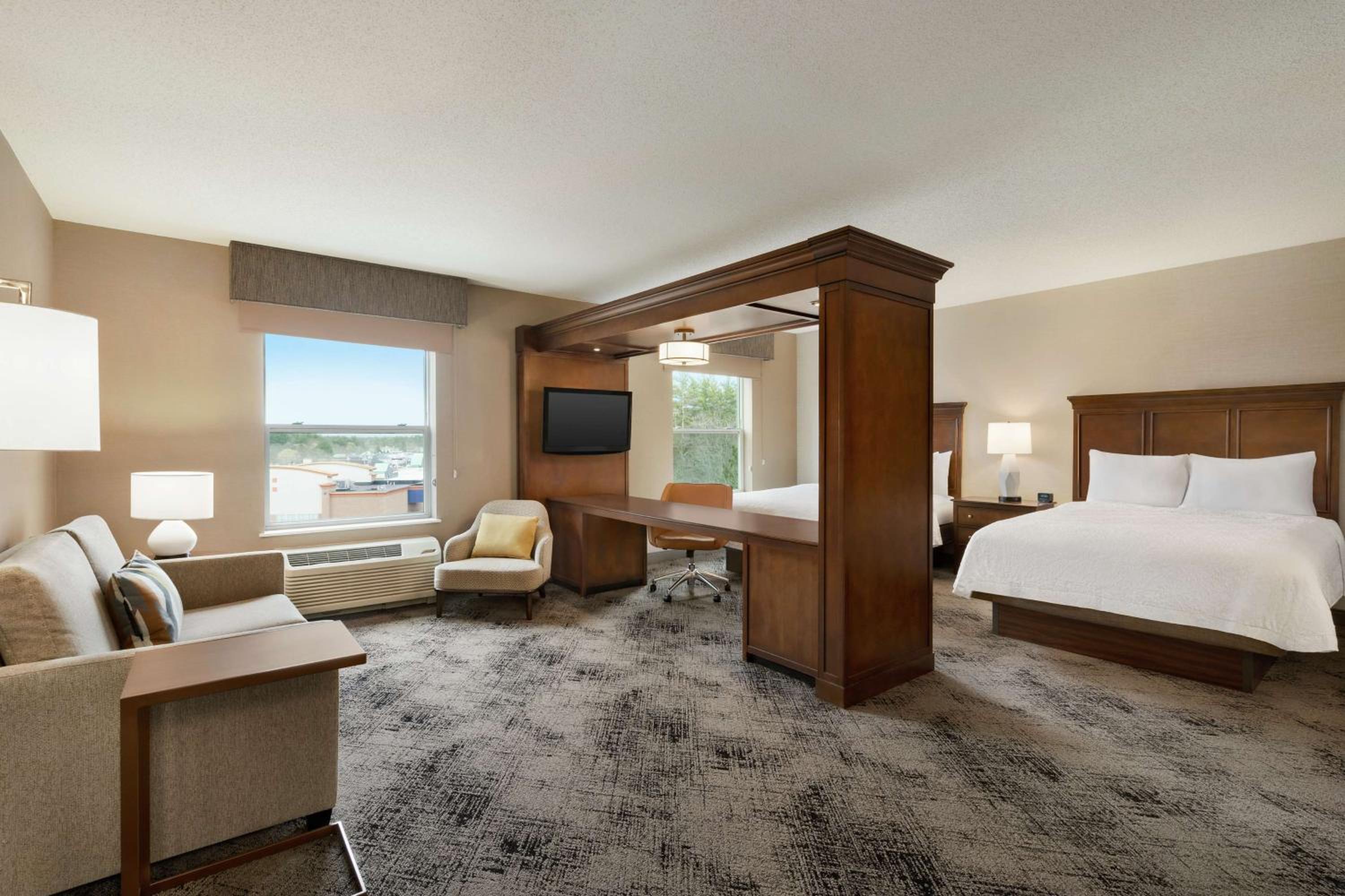 Hampton Inn Suites Exeter - Property Image 8